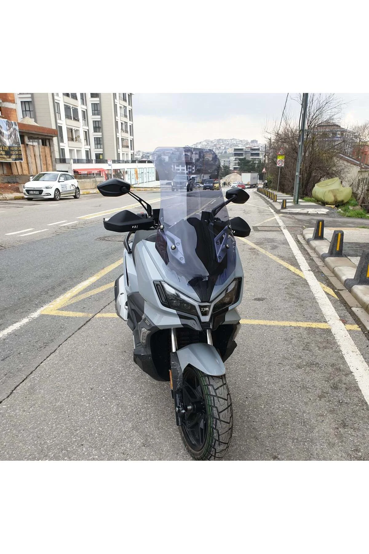 SYM ADX 300 Ön Cam 2024-2026 Model 75cm Füme Renkli 4mm UZUN