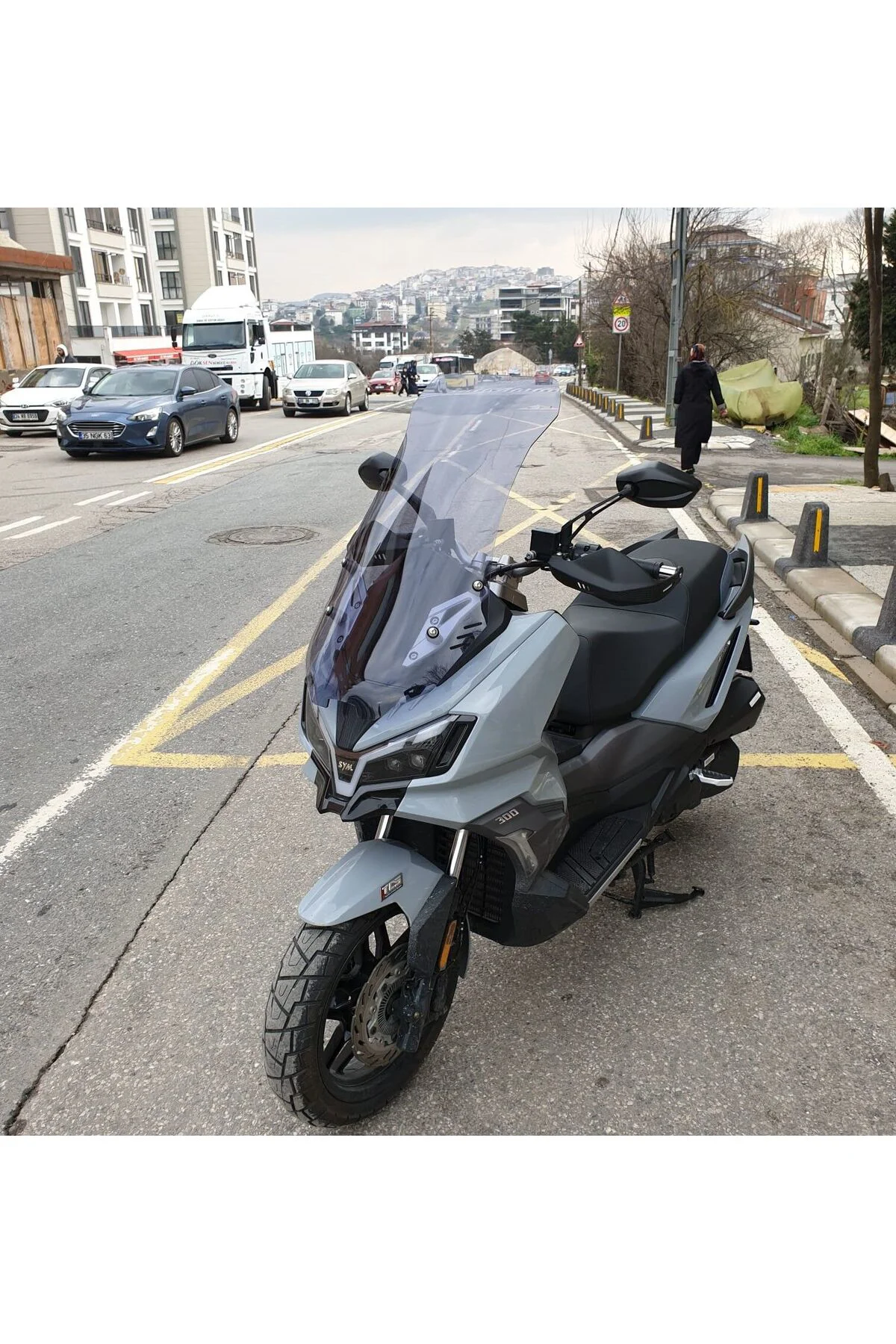 SYM ADX 300 Ön Cam 2024-2026 Model 75cm Füme Renkli 4mm UZUN