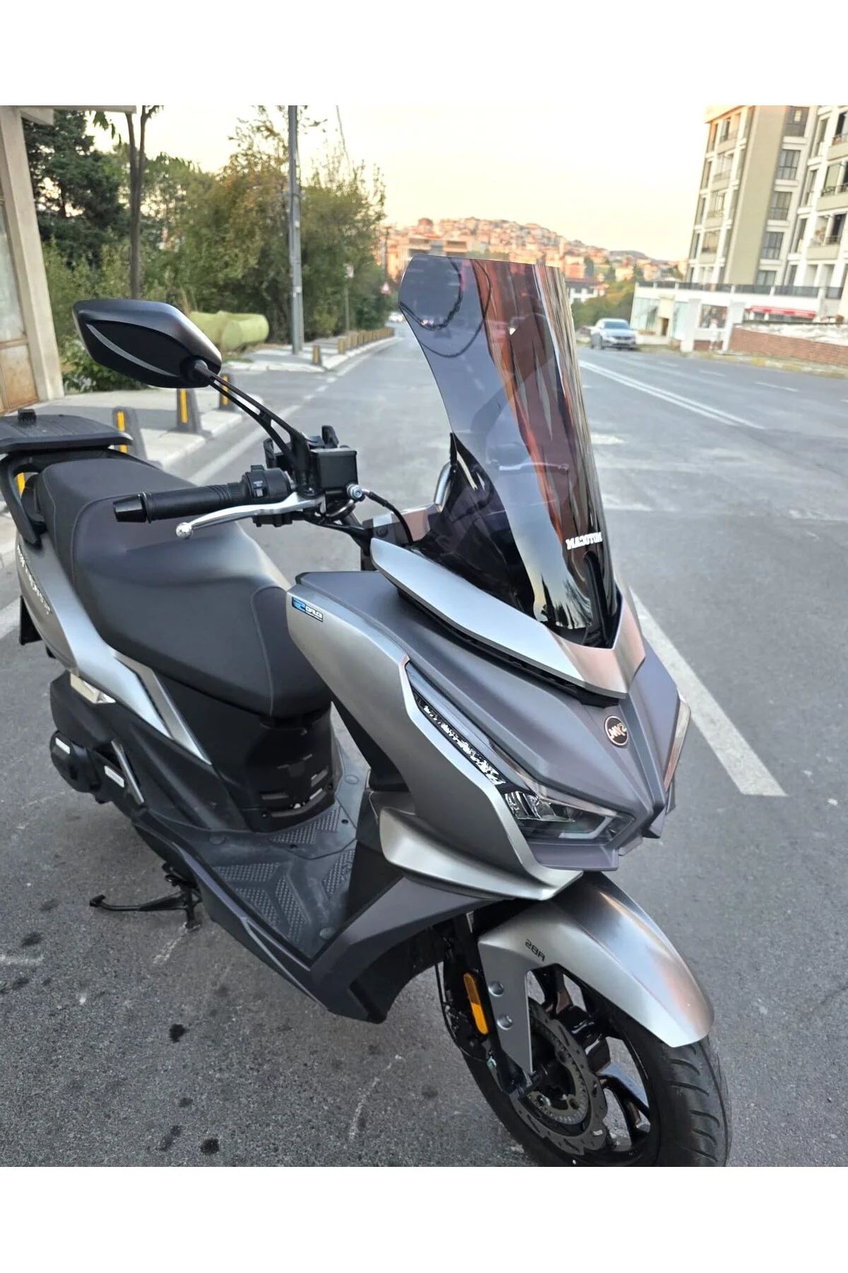 Sym Cruisym 150 GT Ön Cam 2023-2026 Model 45cm Siyah Renkli 4mm