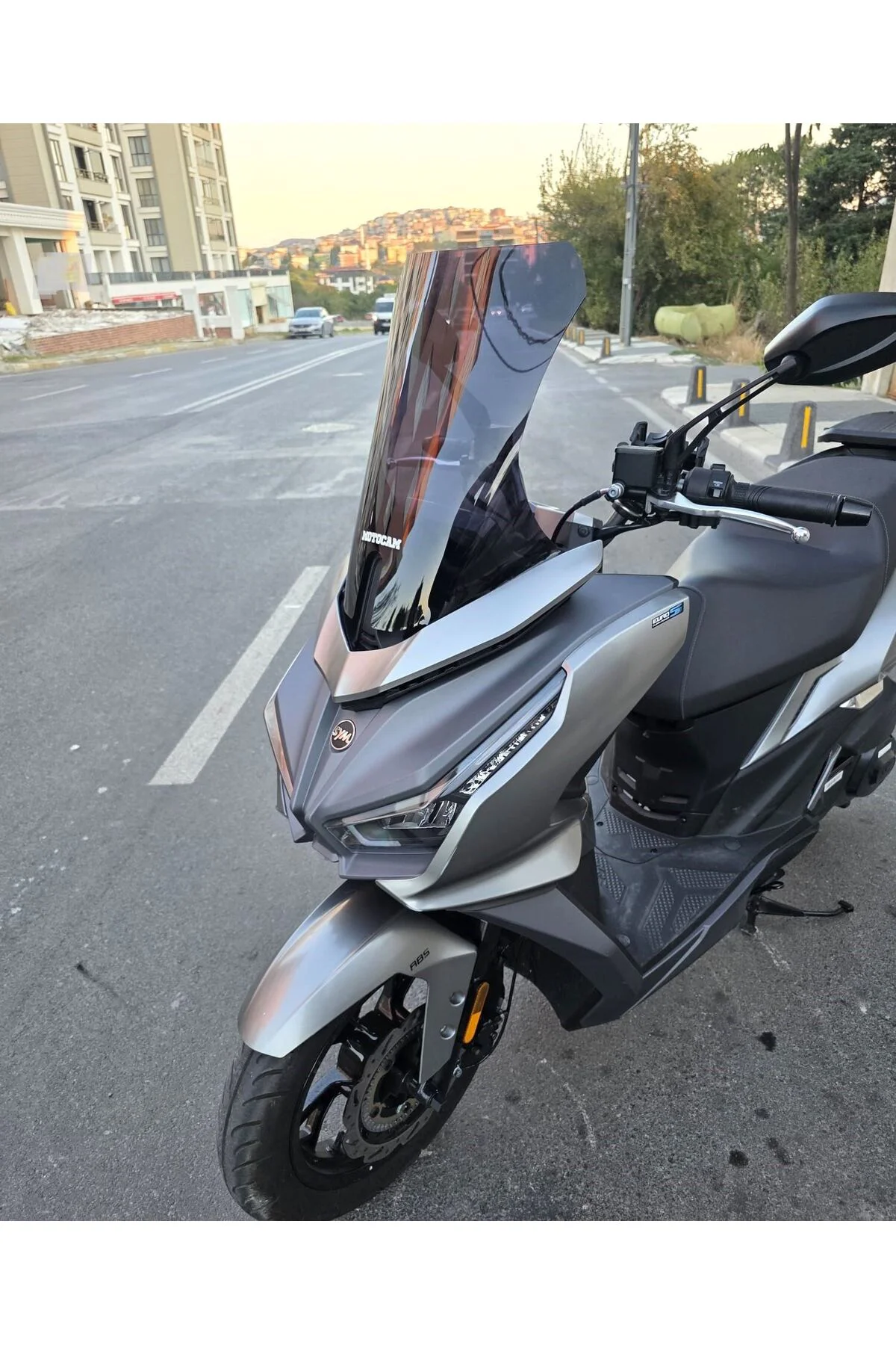 Sym Cruisym 150 GT Ön Cam 2023-2026 Model 45cm Siyah Renkli 4mm