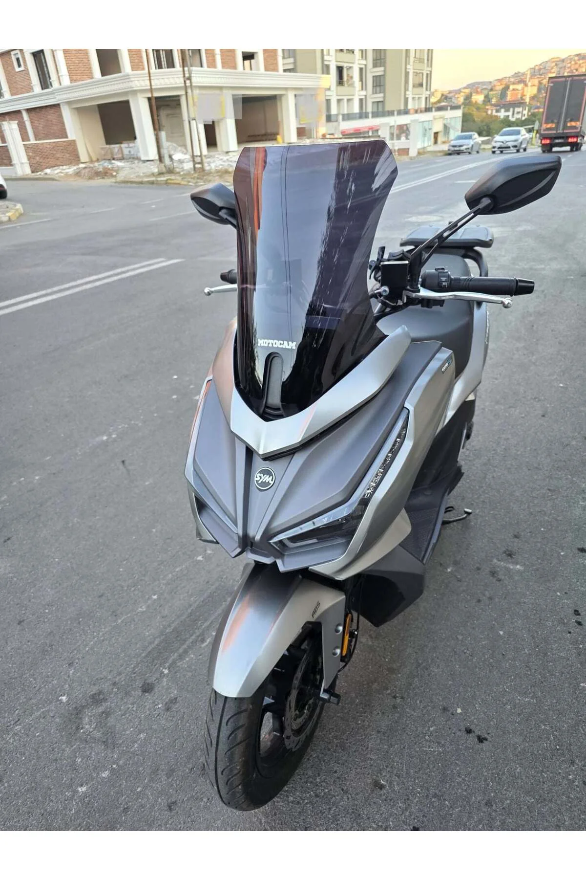 Sym Cruisym 150 GT Ön Cam 2023-2026 Model 45cm Siyah Renkli 4mm