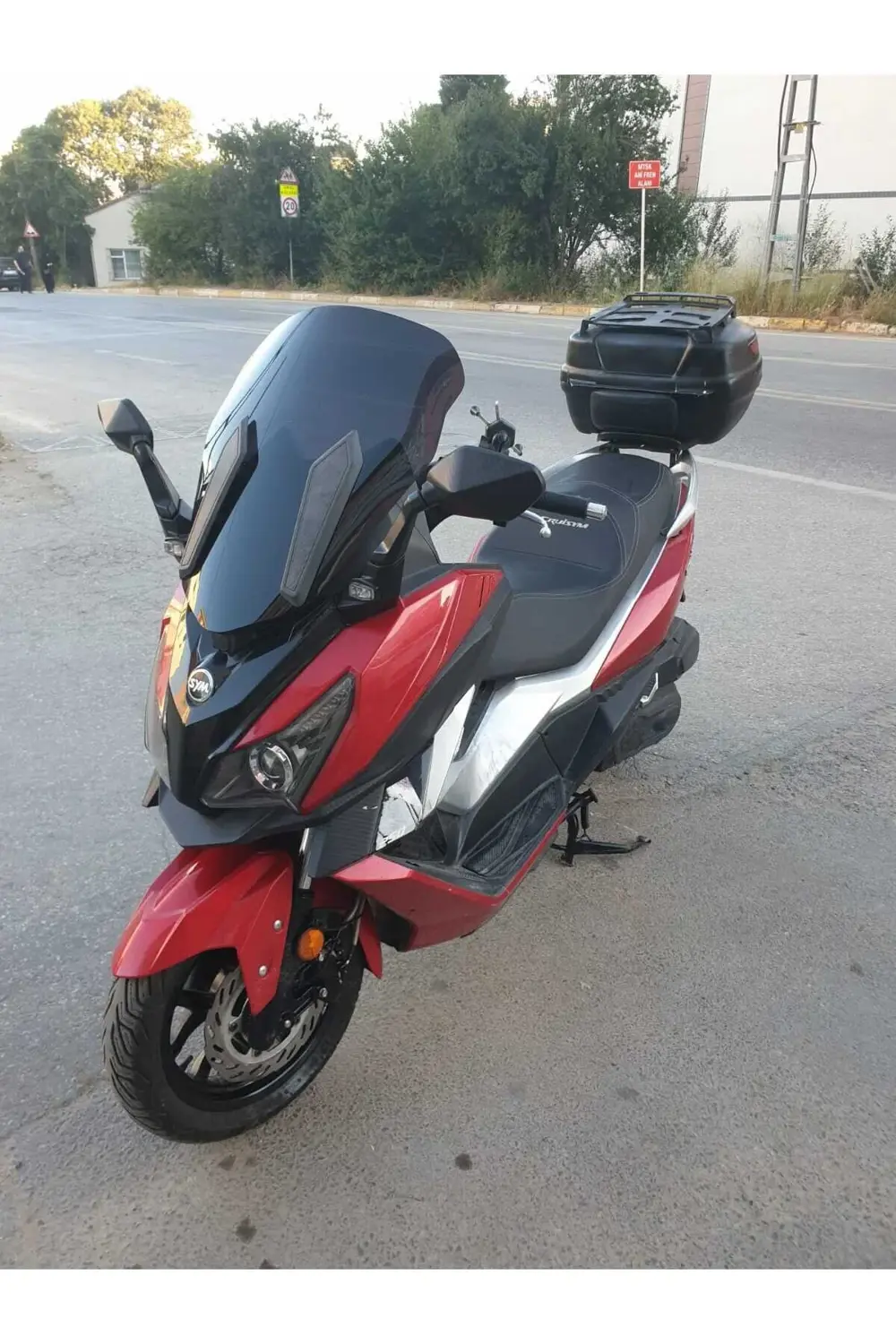 Sym Cruisym 250 Ön Cam 2018 Model 57cm Siyah Renkli 4mm Uzun Cam