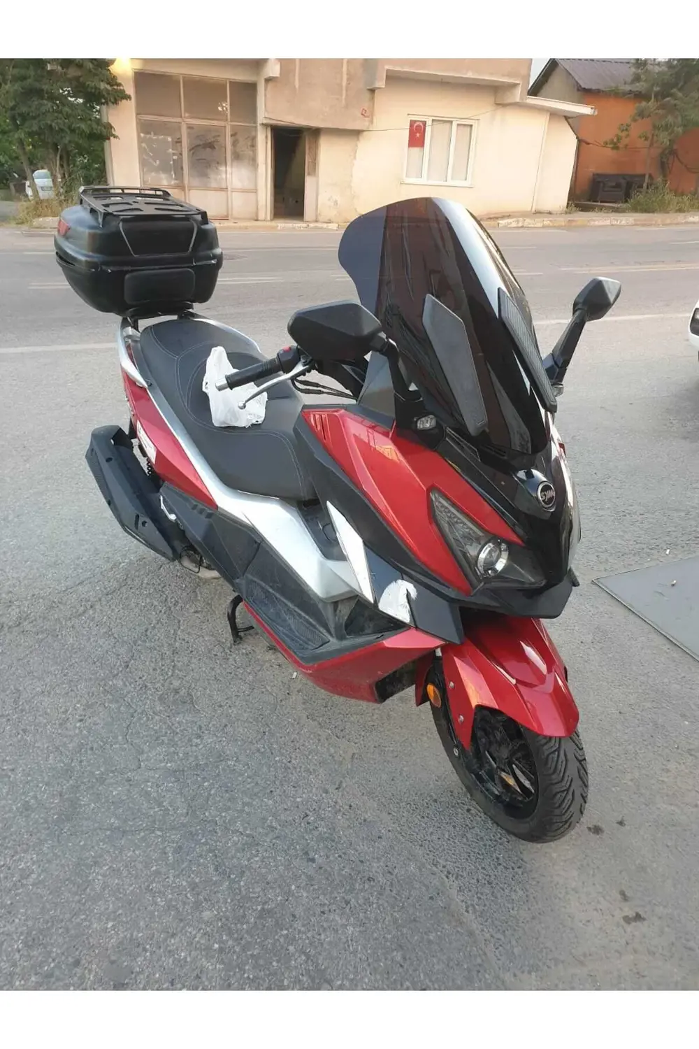 Sym Cruisym 250 Ön Cam 2018 Model 57cm Siyah Renkli 4mm Uzun Cam