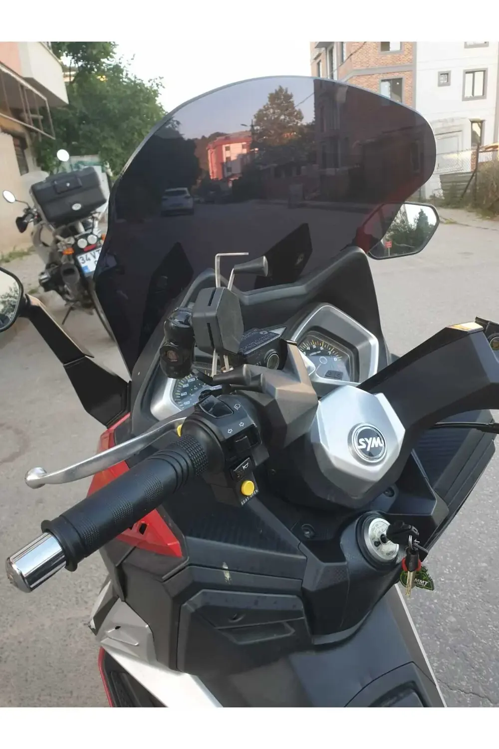Sym Cruisym 250 Ön Cam 2018 Model 57cm Siyah Renkli 4mm Uzun Cam