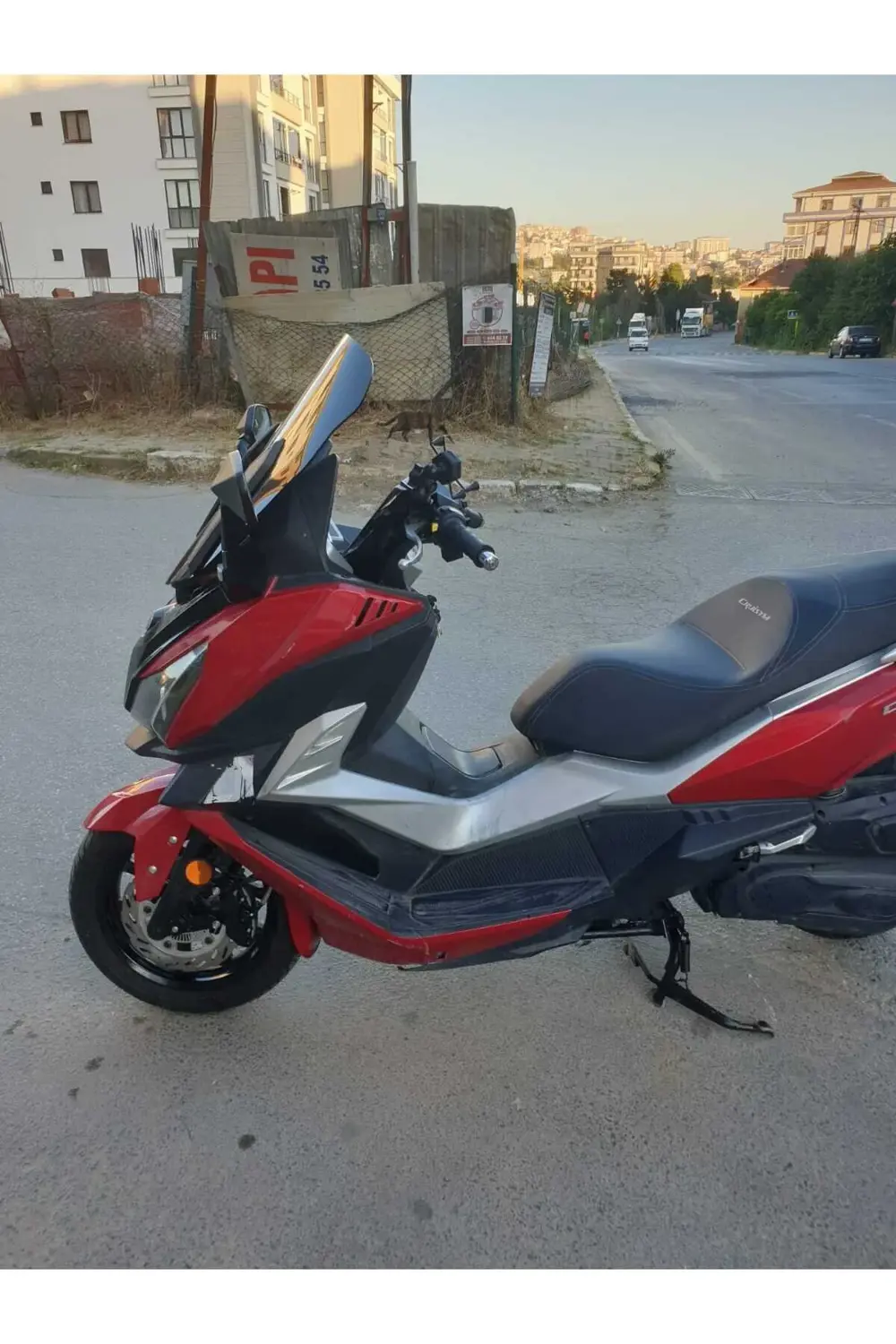 Sym Cruisym 250 Ön Cam 2018 Model 57cm Siyah Renkli 4mm Uzun Cam