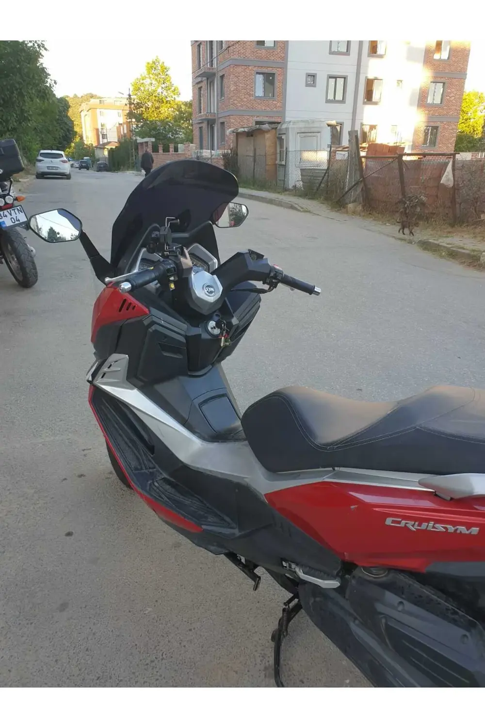 Sym Cruisym 250 Ön Cam 2018 Model 57cm Siyah Renkli 4mm Uzun Cam