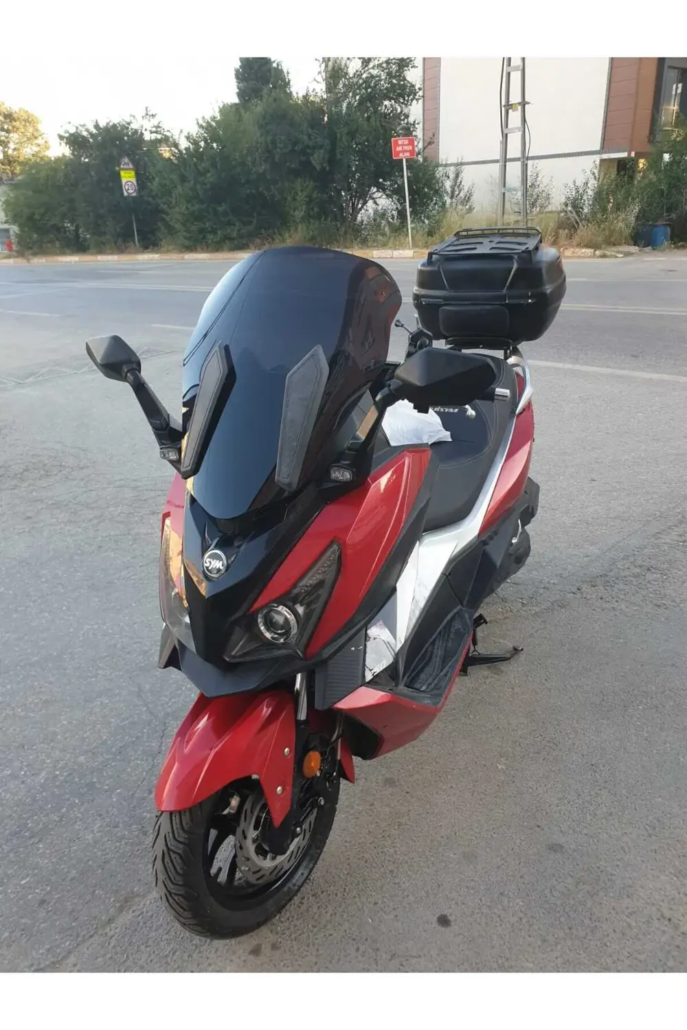 Sym Cruisym 250 Ön Cam 2018 Model 57cm Siyah Renkli 4mm Uzun Cam