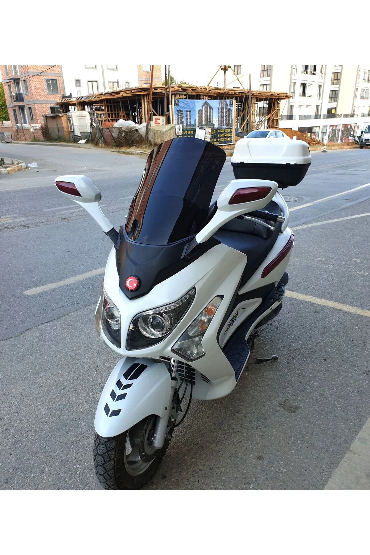 SYM Gts Evo 250 Ön Cam 2006-2015 Model 63cm Siyah Renkli 4mm 10cm
