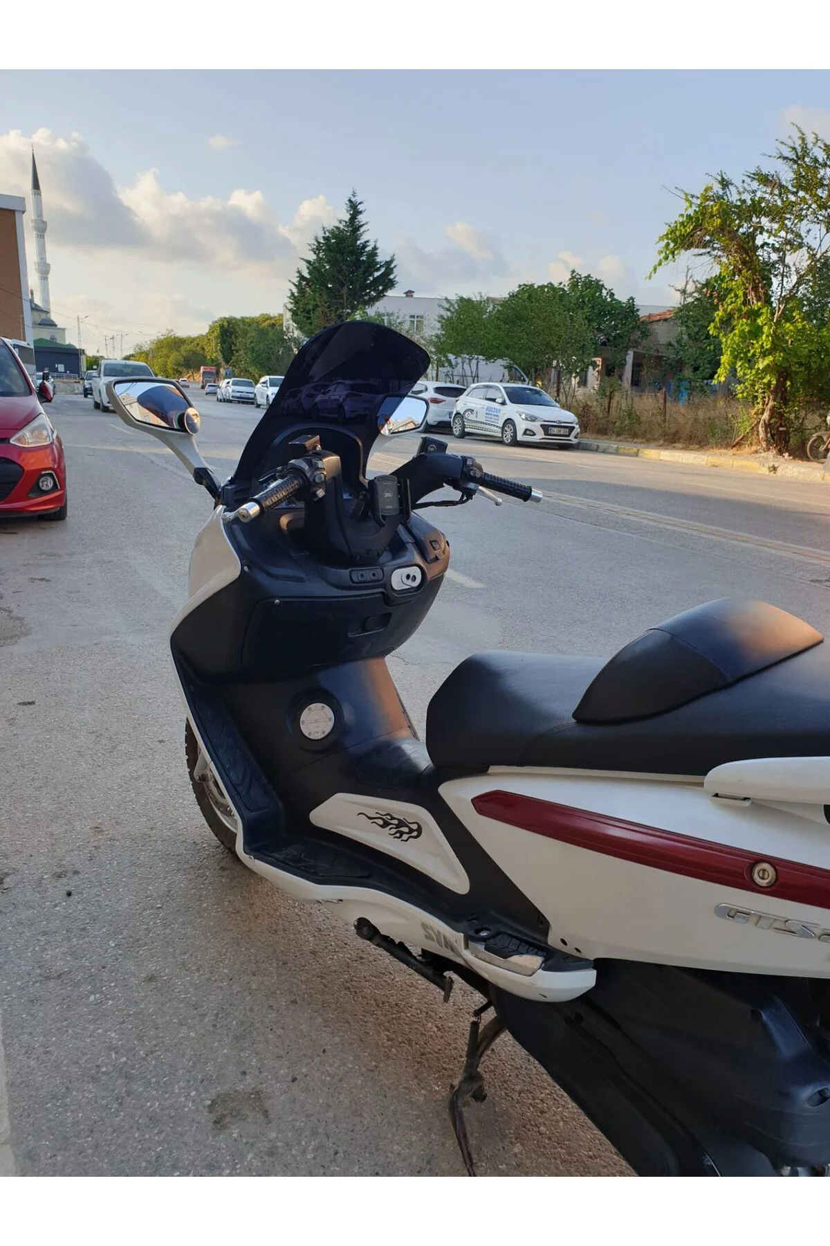 SYM Gts Evo 250 Ön Cam 2006-2015 Model 53cm Siyah Renkli 4mm