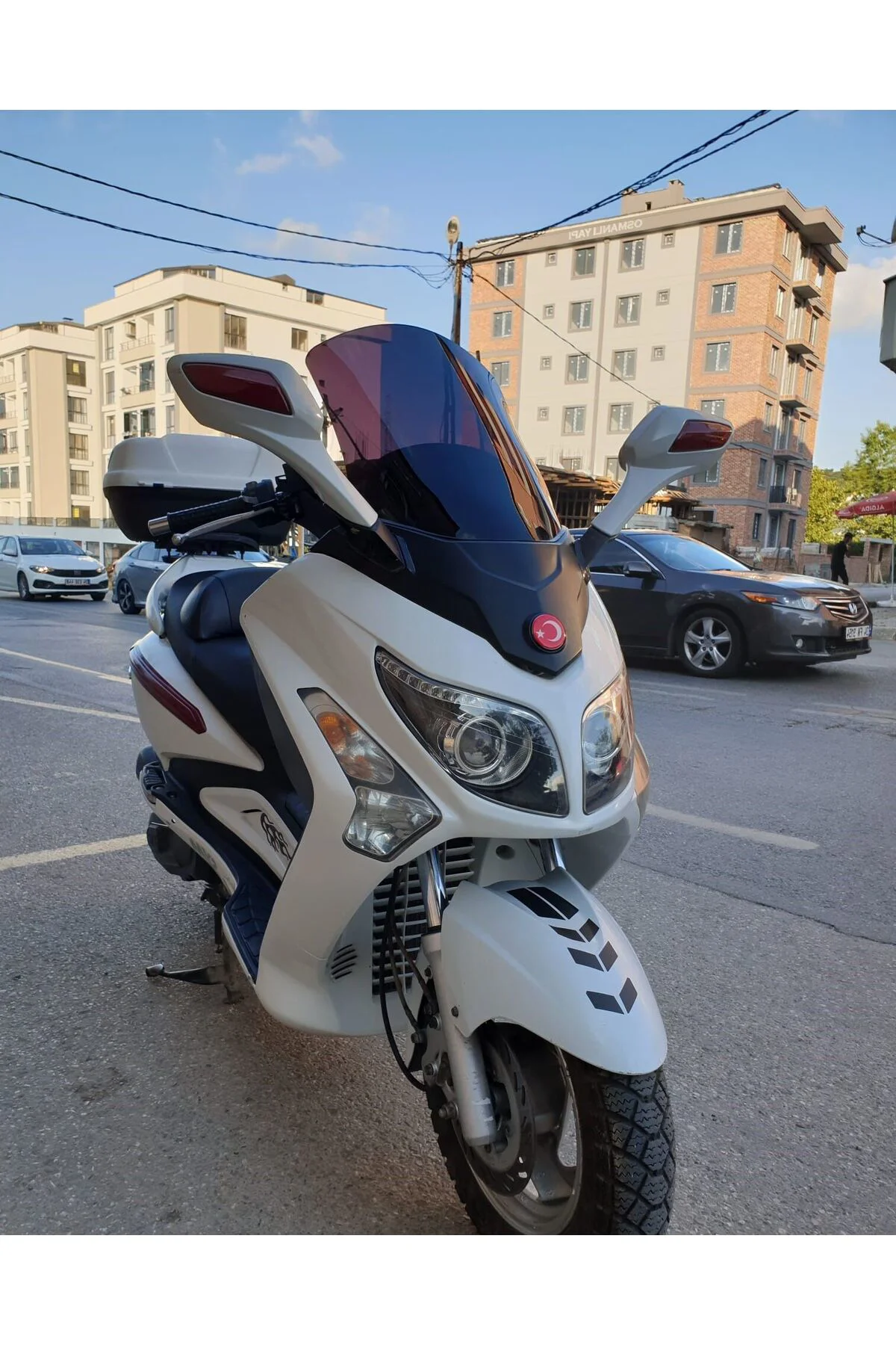 SYM Gts Evo 250 Ön Cam 2006-2015 Model 63cm Siyah Renkli 4mm 10cm