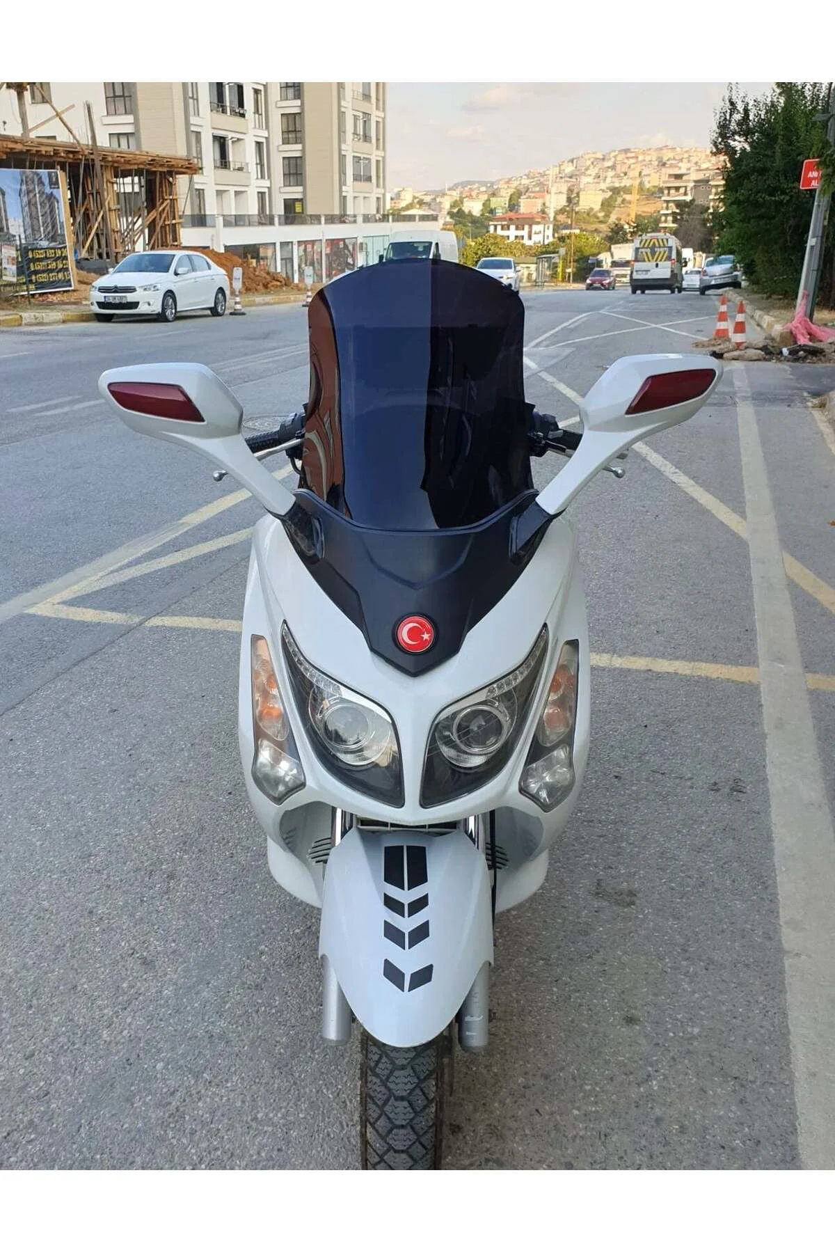 SYM Gts Evo 250 Ön Cam 2006-2015 Model 63cm Siyah Renkli 4mm 10cm