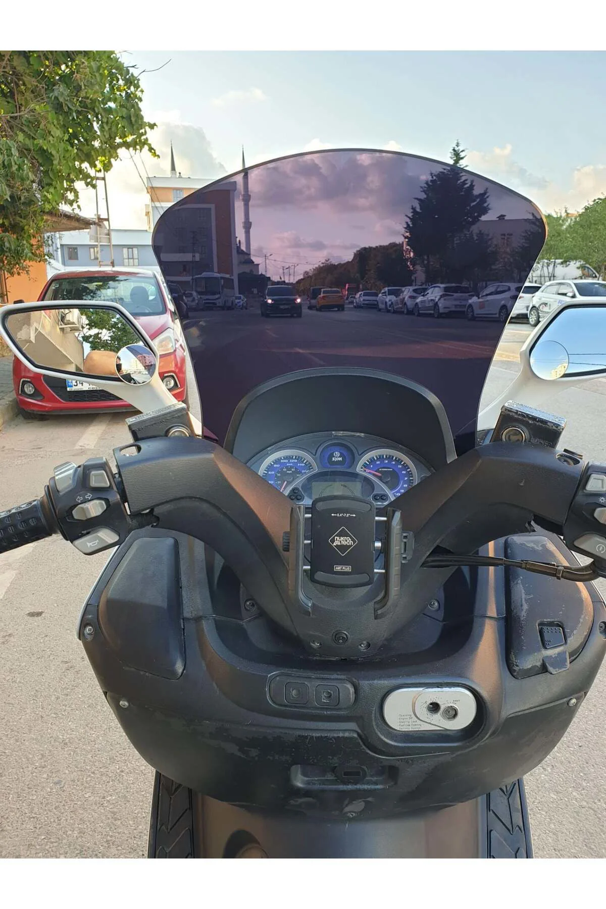 SYM Gts Evo 250 Ön Cam 2006-2015 Model 63cm Siyah Renkli 4mm 10cm
