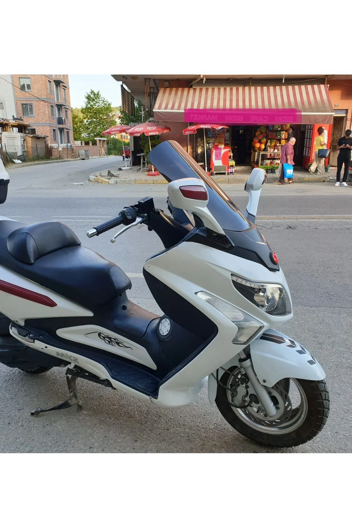 SYM Gts Evo 250 Ön Cam 2006-2015 Model 63cm Siyah Renkli 4mm 10cm