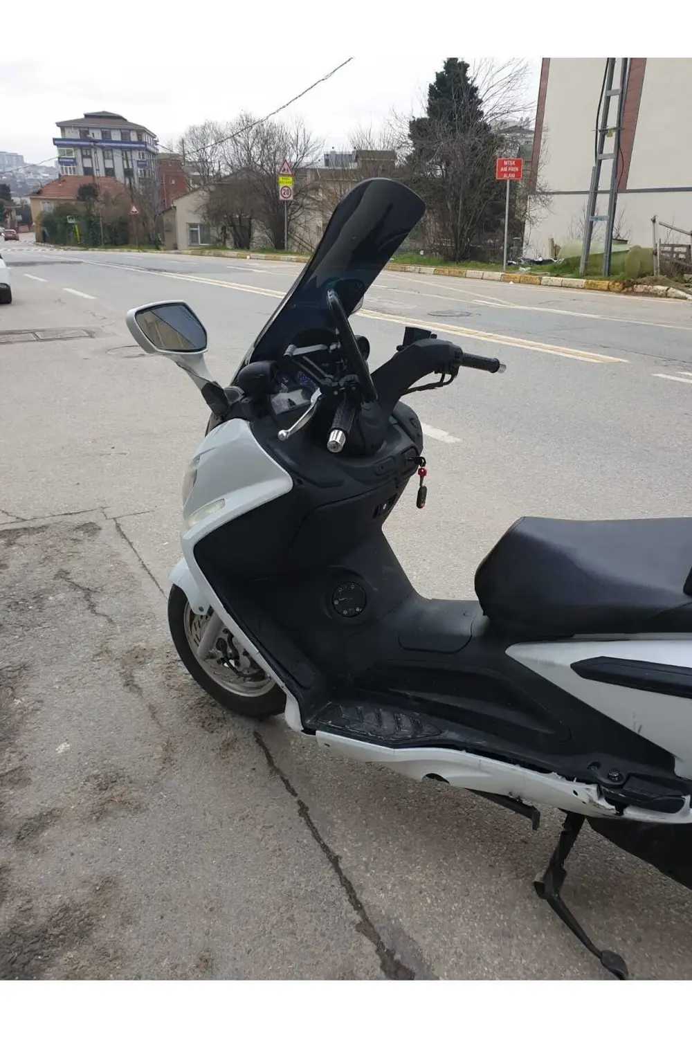 Sym Gts Evo 250 Ön cam 2006 2013 Modeldir 53cm  Siyah Renk  4mm o