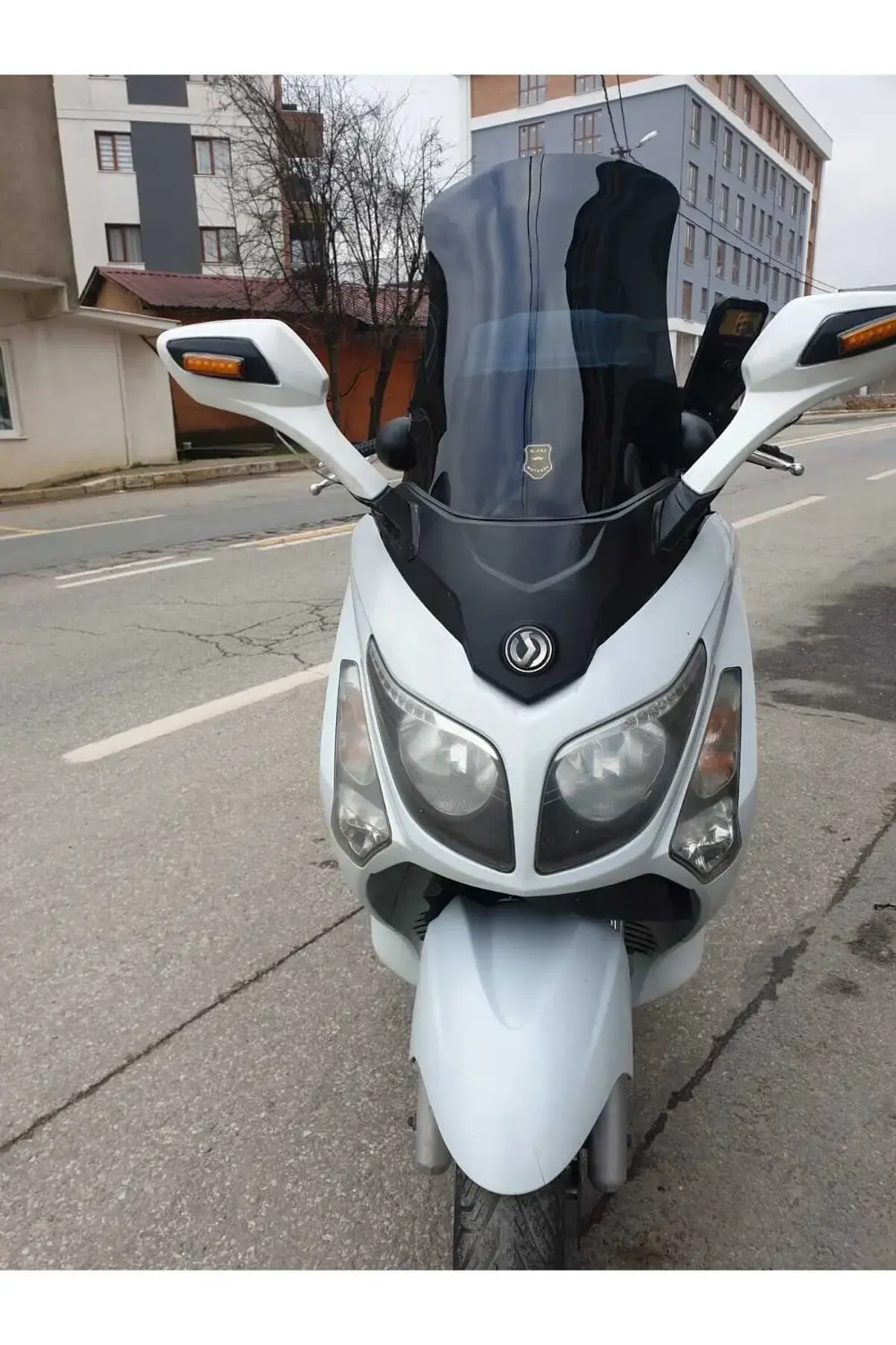 Sym Gts Evo 250 Ön cam 2006 2013 Modeldir 53cm  Siyah Renk  4mm o