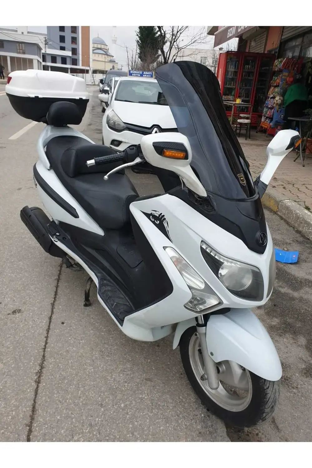 Sym Gts Evo 250 Ön cam 2006 2013 Modeldir 53cm  Siyah Renk  4mm o