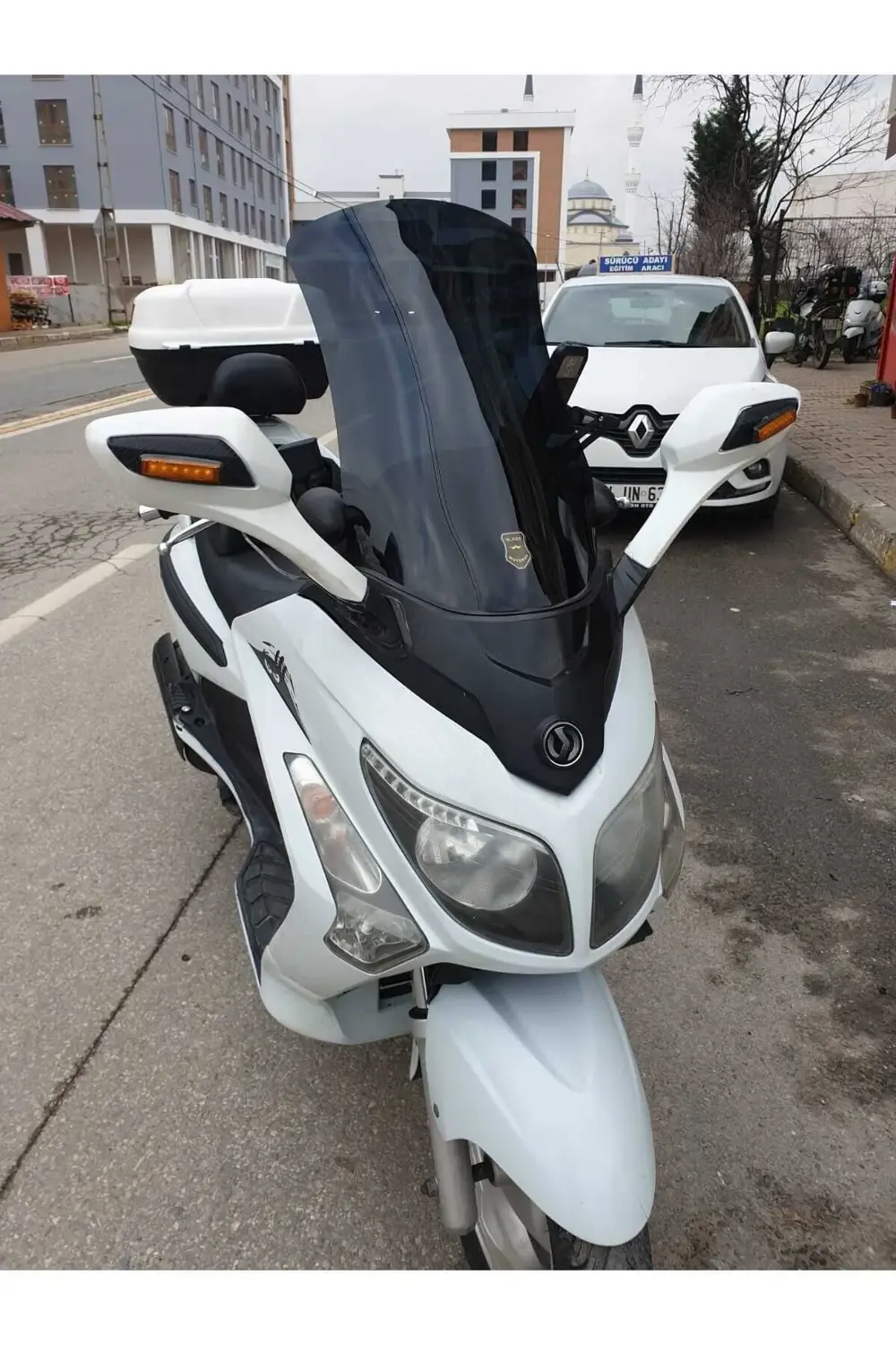 Sym Gts Evo 250 Ön cam 2006 2013 Modeldir 53cm  Siyah Renk  4mm o