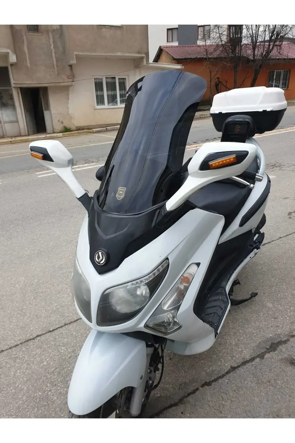 Sym Gts Evo 250 Ön cam 2006 2013 Modeldir 53cm  Siyah Renk  4mm o