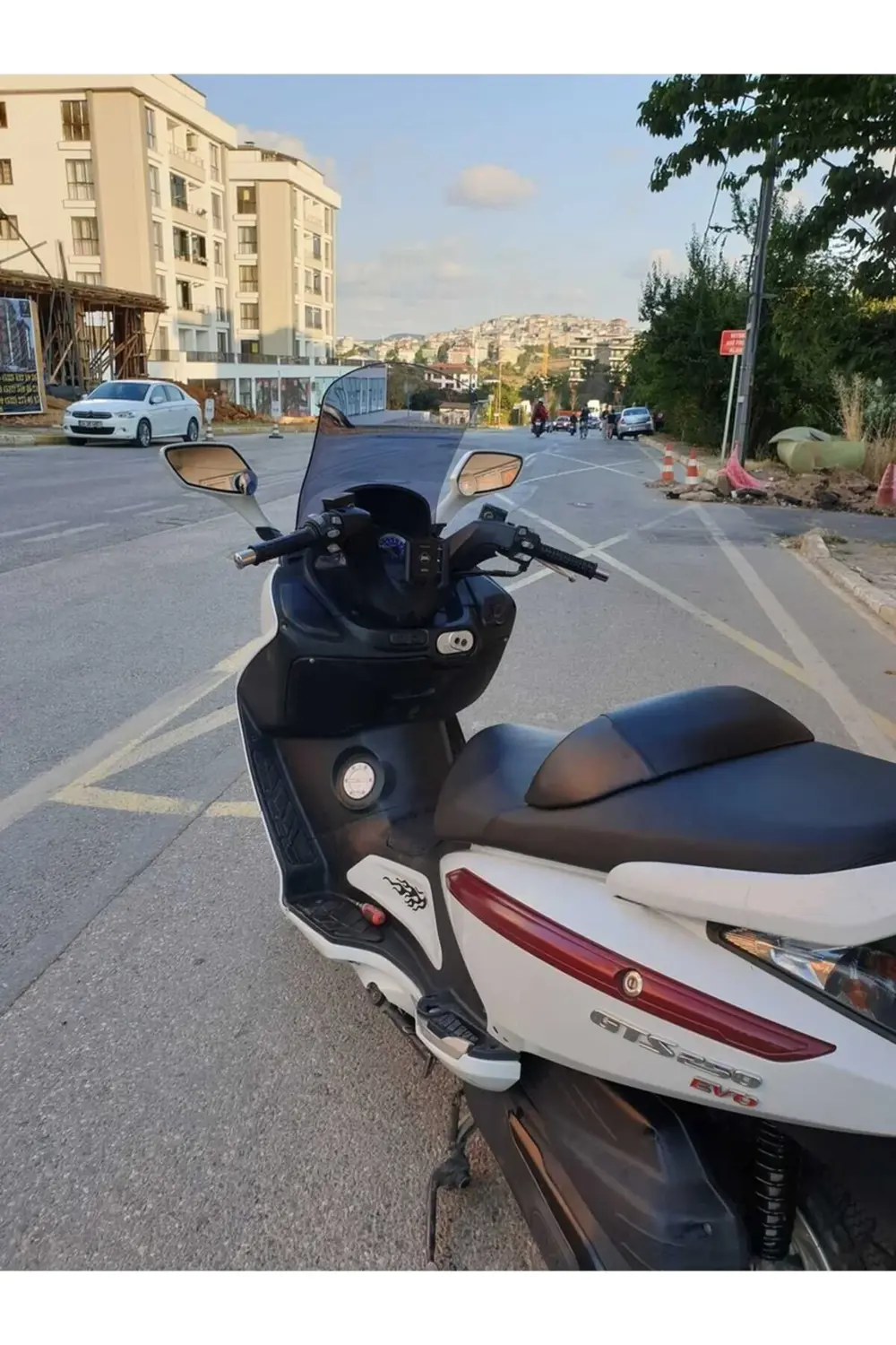 SYM Gts Evo 250 Ön Cam 2006-2015 Model 63cm Füme Renkli 4mm 10cm