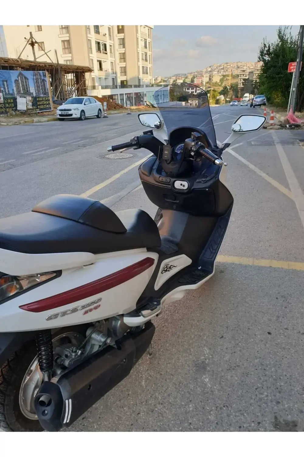 SYM Gts Evo 250 Ön Cam 2006-2015 Model 63cm Füme Renkli 4mm 10cm