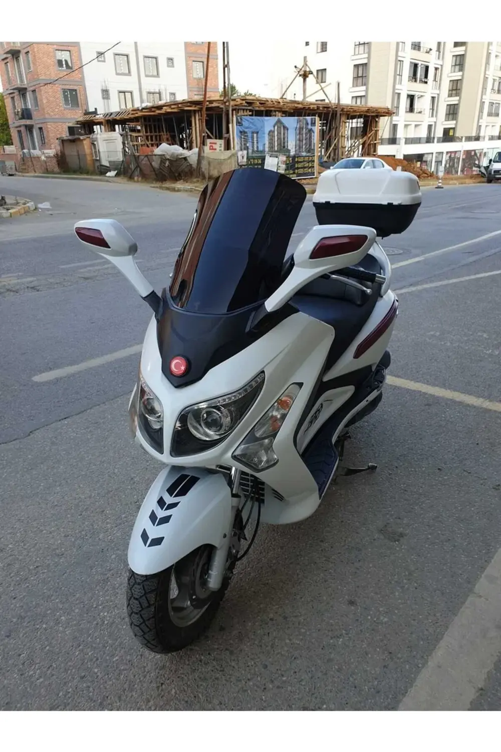 SYM Gts Evo 250 Ön Cam 2006-2015 Model 63cm Siyah Renkli 4mm 10cm