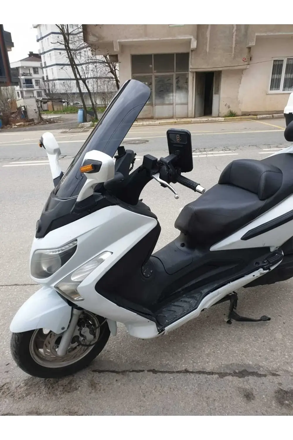 SYM Gts Evo 250 Ön Cam 2006-2015 Model 63cm Siyah Renkli 4mm 10cm