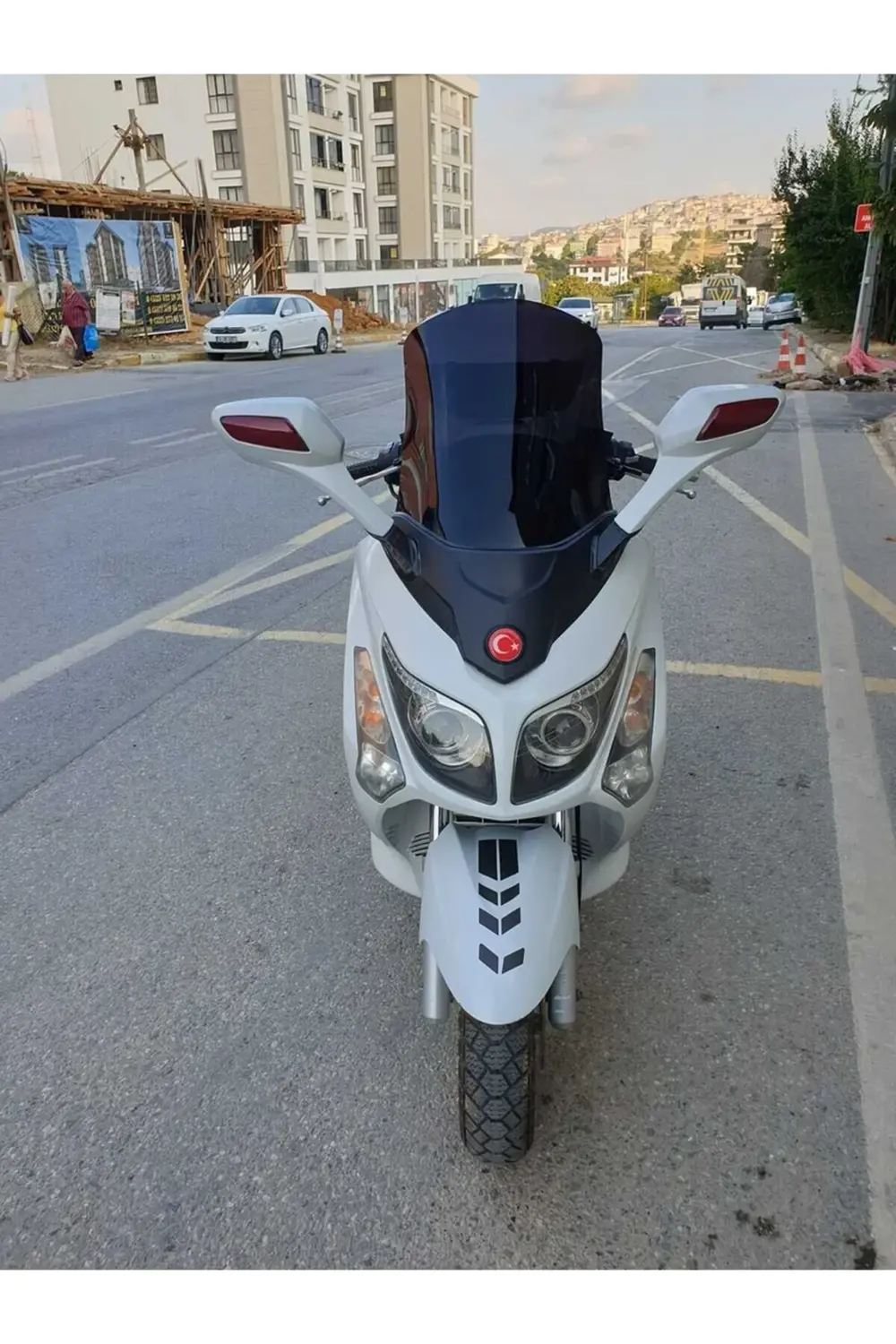 SYM Gts Evo 250 Ön Cam 2006-2015 Model 63cm Siyah Renkli 4mm 10cm