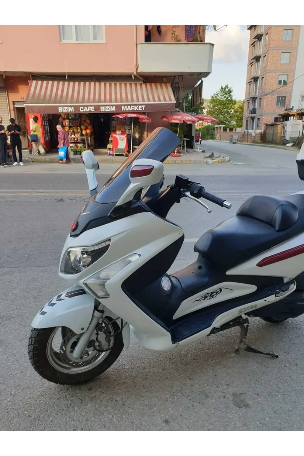 SYM Gts Evo 250 Ön Cam 2006-2015 Model 63cm Siyah Renkli 4mm 10cm