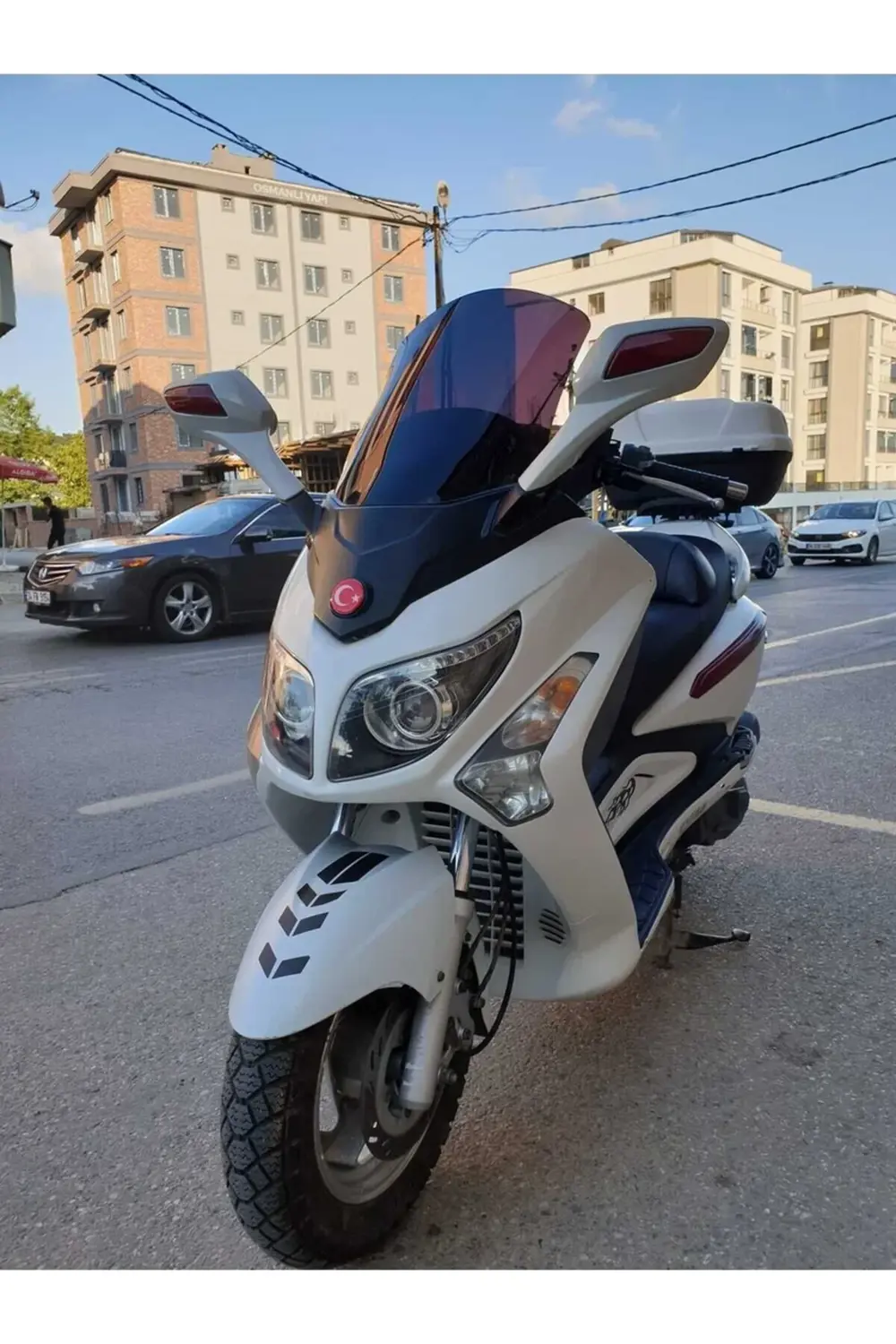 SYM Gts Evo 250 Ön Cam 2006-2015 Model 63cm Siyah Renkli 4mm 10cm