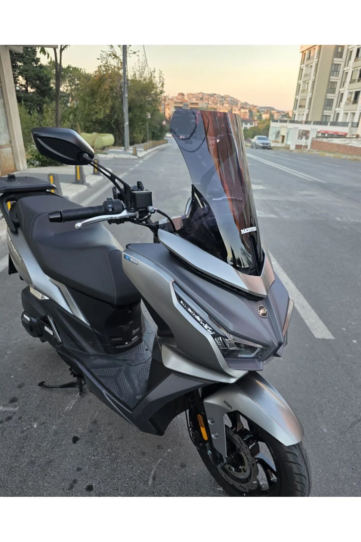 Sym JET 14 EVO 200 PLUS Ön Cam 2023-2026 Model 45cm Siyah Renkli 