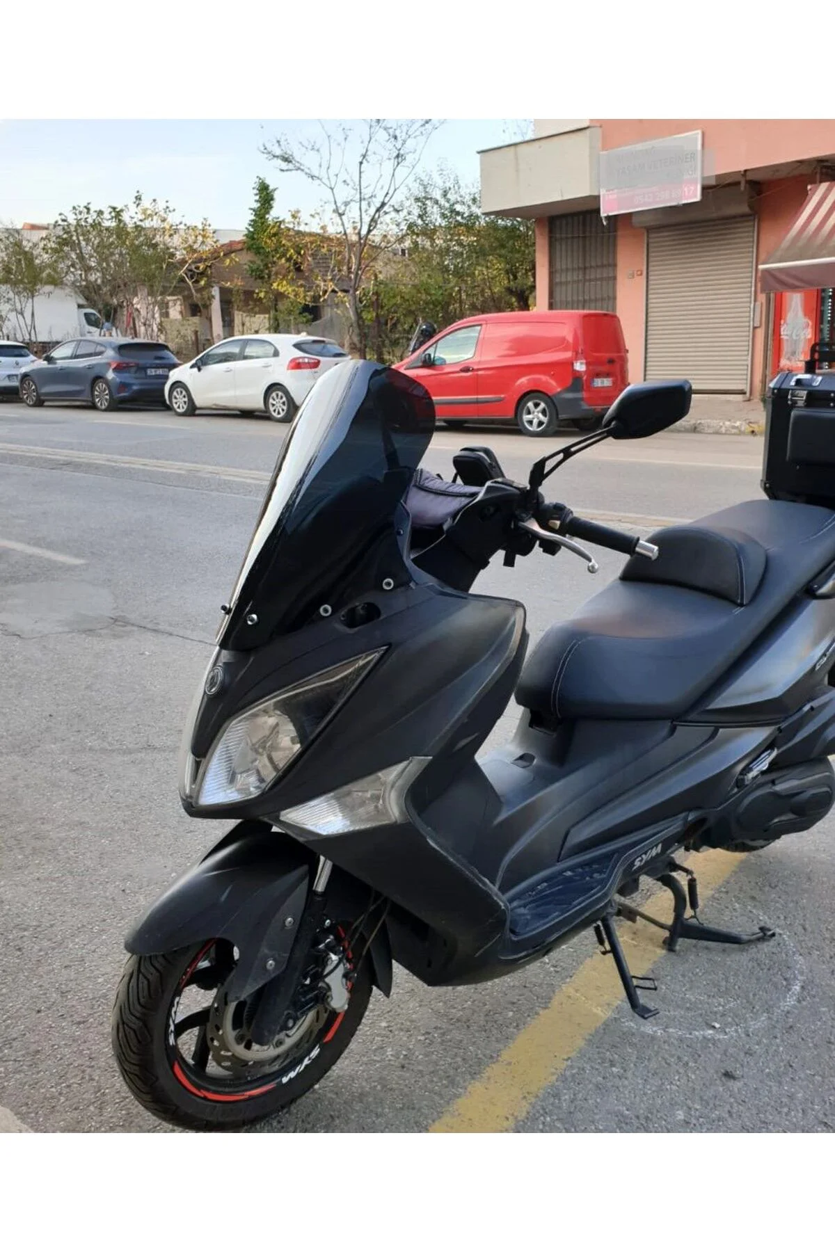 SYM Joymax 250 İ Ön Cam 2013-2016 Model 54cm Siyah Renkli 4mm SPO