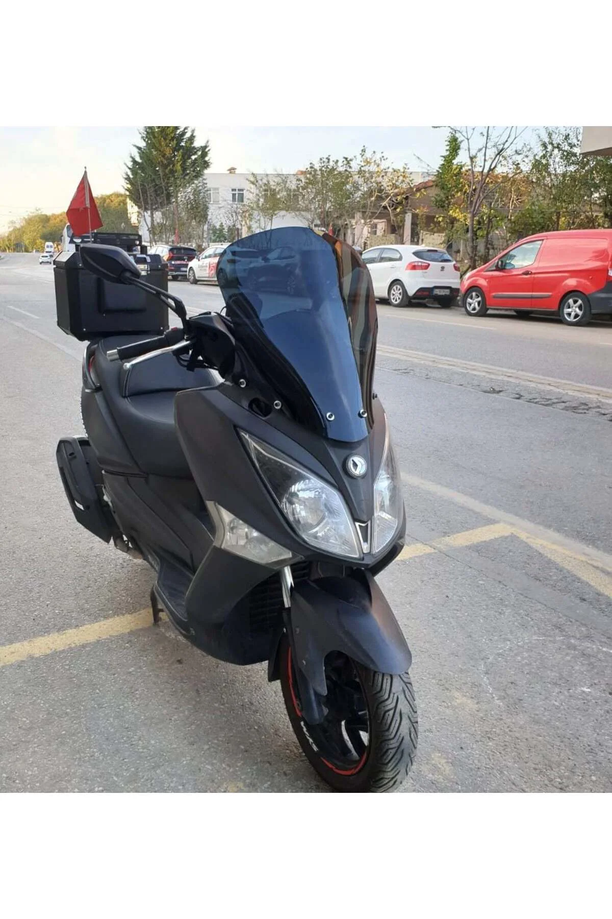 SYM Joymax 250 İ Ön Cam 2013-2016 Model 54cm Siyah Renkli 4mm SPO