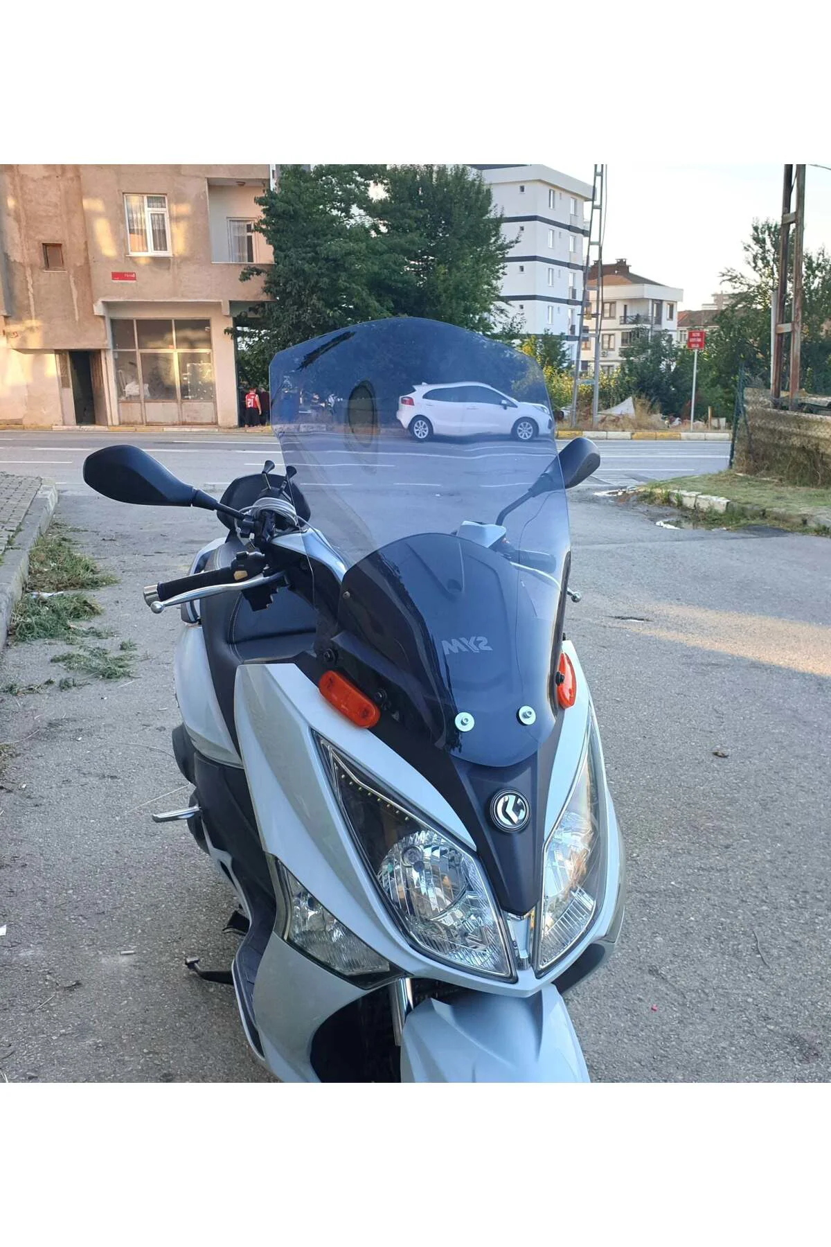 SYM Joymax 250 İ Ön Cam 2013-2016 Model 65cm Füme Renkli 4mm ORTA