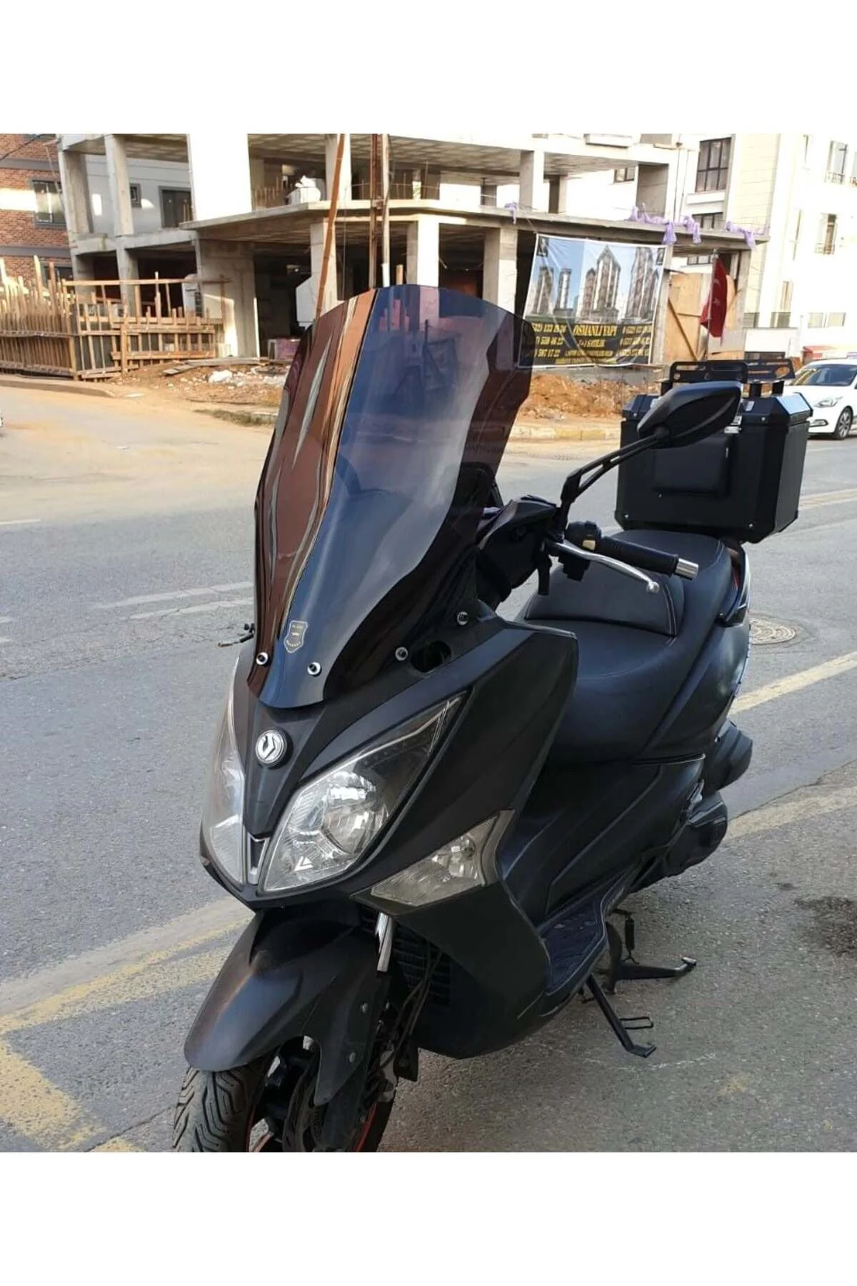 SYM Joymax 250 İ Ön Cam 2013-2016 Model 65cm Siyah Renkli 4mm ORT