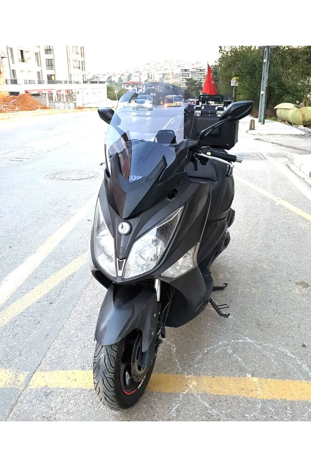 SYM Joymax 250 İ Ön Cam 2015-2016 Model 65cm Füme Renkli 4mm APARATSIZ