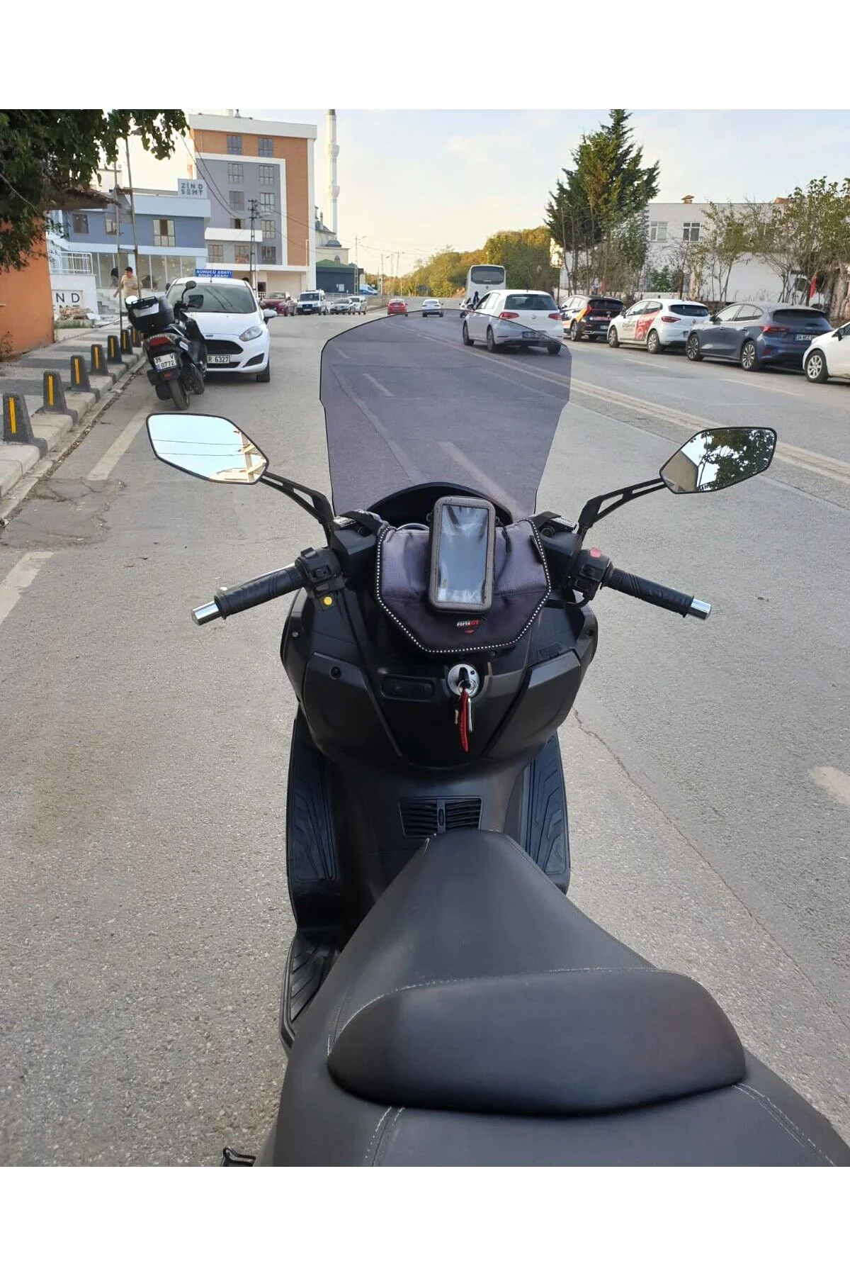SYM Joymax 250 İ Ön Cam 2013-2016 Model 65cm Füme Renkli 4mm ORTA