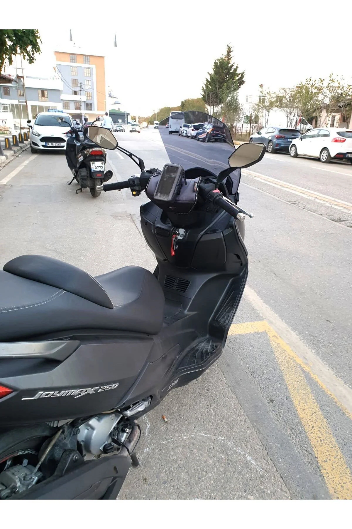 SYM Joymax 250 İ Ön Cam 2015-2016 Model 65cm Füme Renkli 4mm APARATSIZ