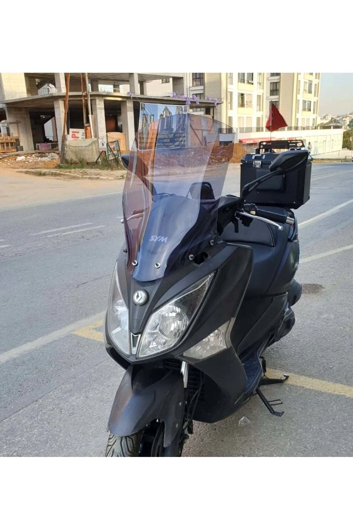 SYM Joymax 250 İ Ön Cam 2013-2016 Model 65cm Füme Renkli 4mm ORTA