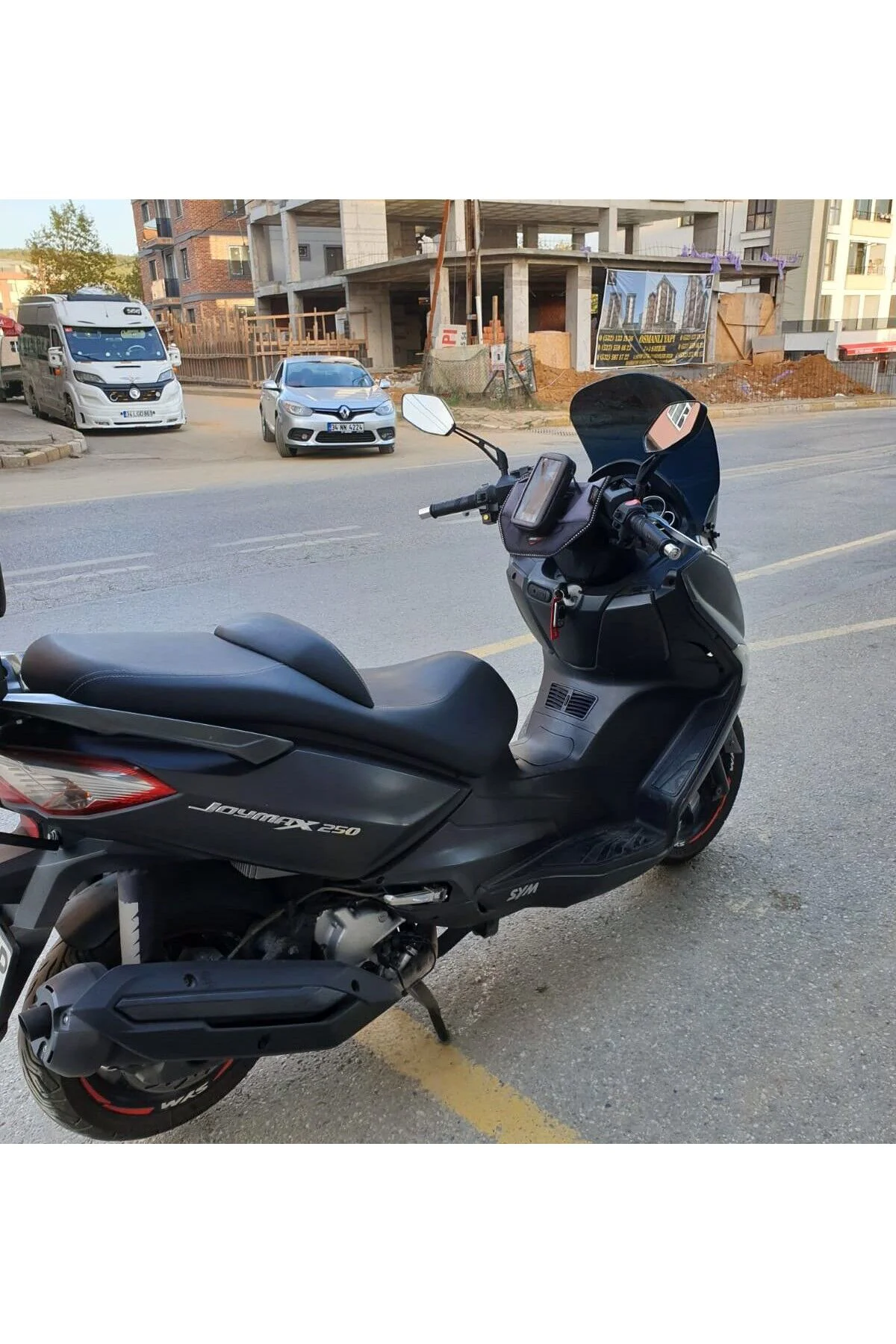 SYM Joymax 250 İ Ön Cam 2013-2016 Model 54cm Siyah Renkli 4mm SPO