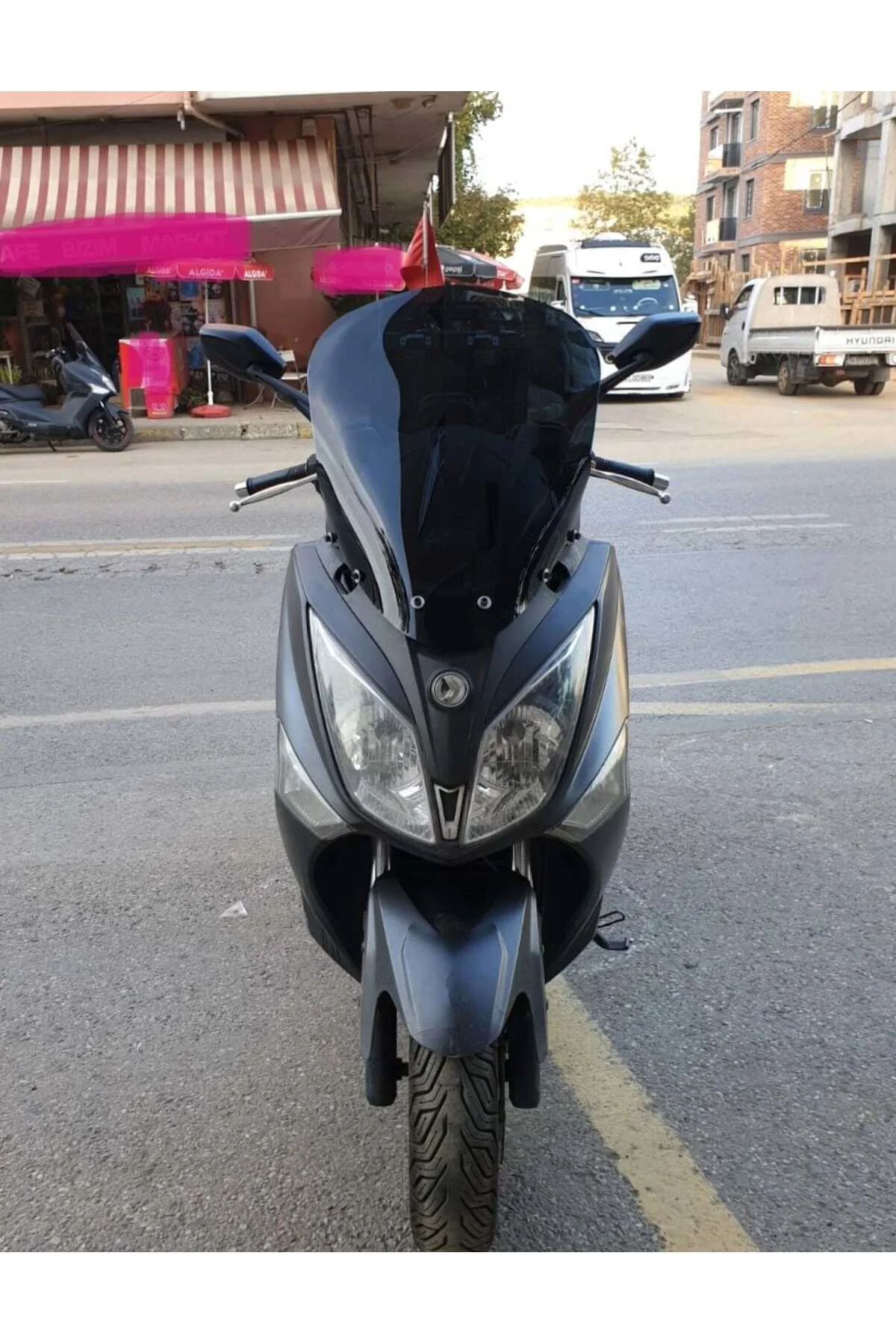 SYM Joymax 250 İ Ön Cam 2013-2016 Model 54cm Siyah Renkli 4mm SPO