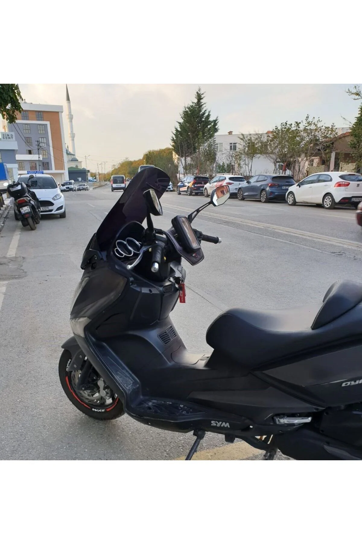 SYM Joymax 250 İ Ön Cam 2015-2016 Model 65cm Siyah Renkli 4mm APA