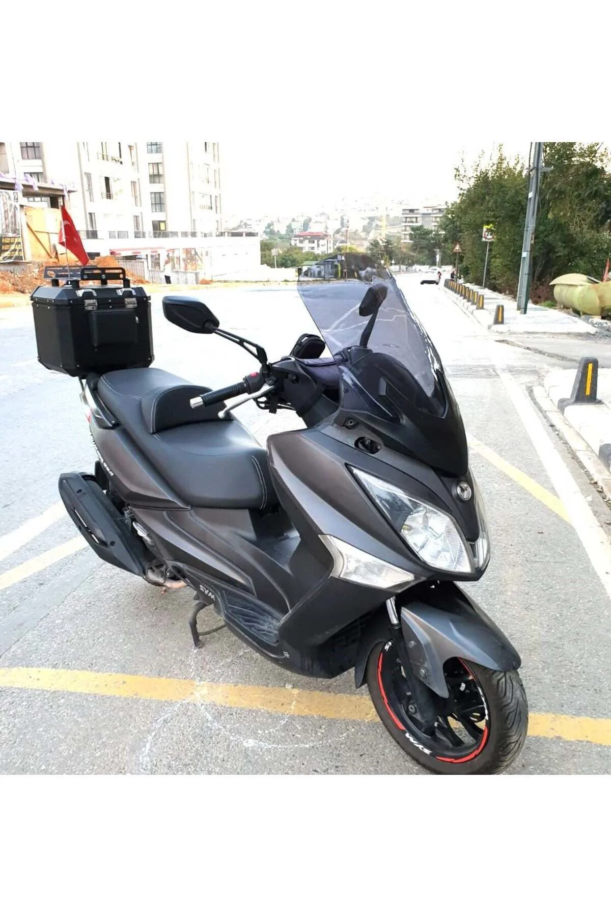 SYM Joymax 250 İ Ön Cam 2015-2016 Model 65cm Füme Renkli 4mm APARATSIZ
