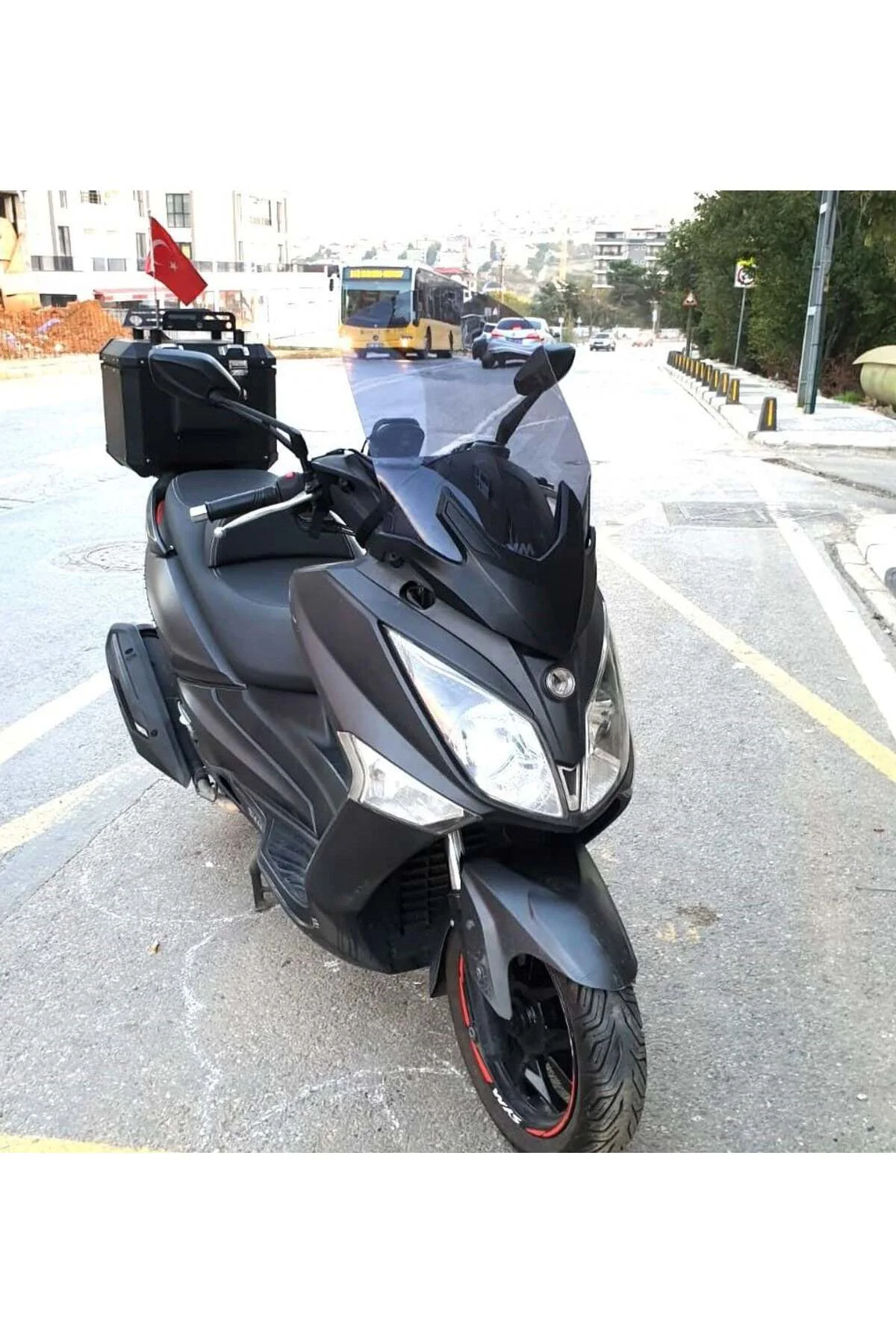 SYM Joymax 250 İ Ön Cam 2015-2016 Model 65cm Füme Renkli 4mm APARATSIZ
