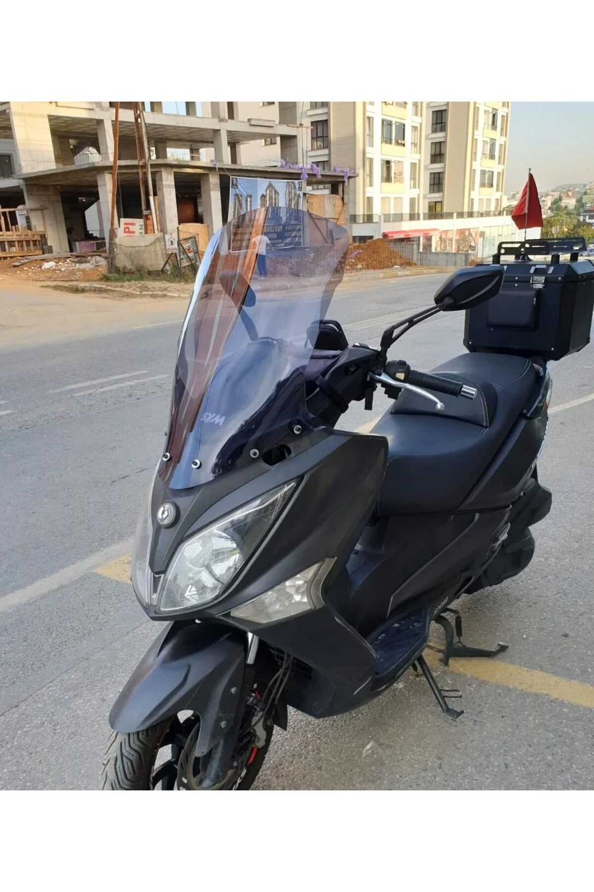 SYM Joymax 250 İ Ön Cam 2013-2016 Model 65cm Füme Renkli 4mm ORTA