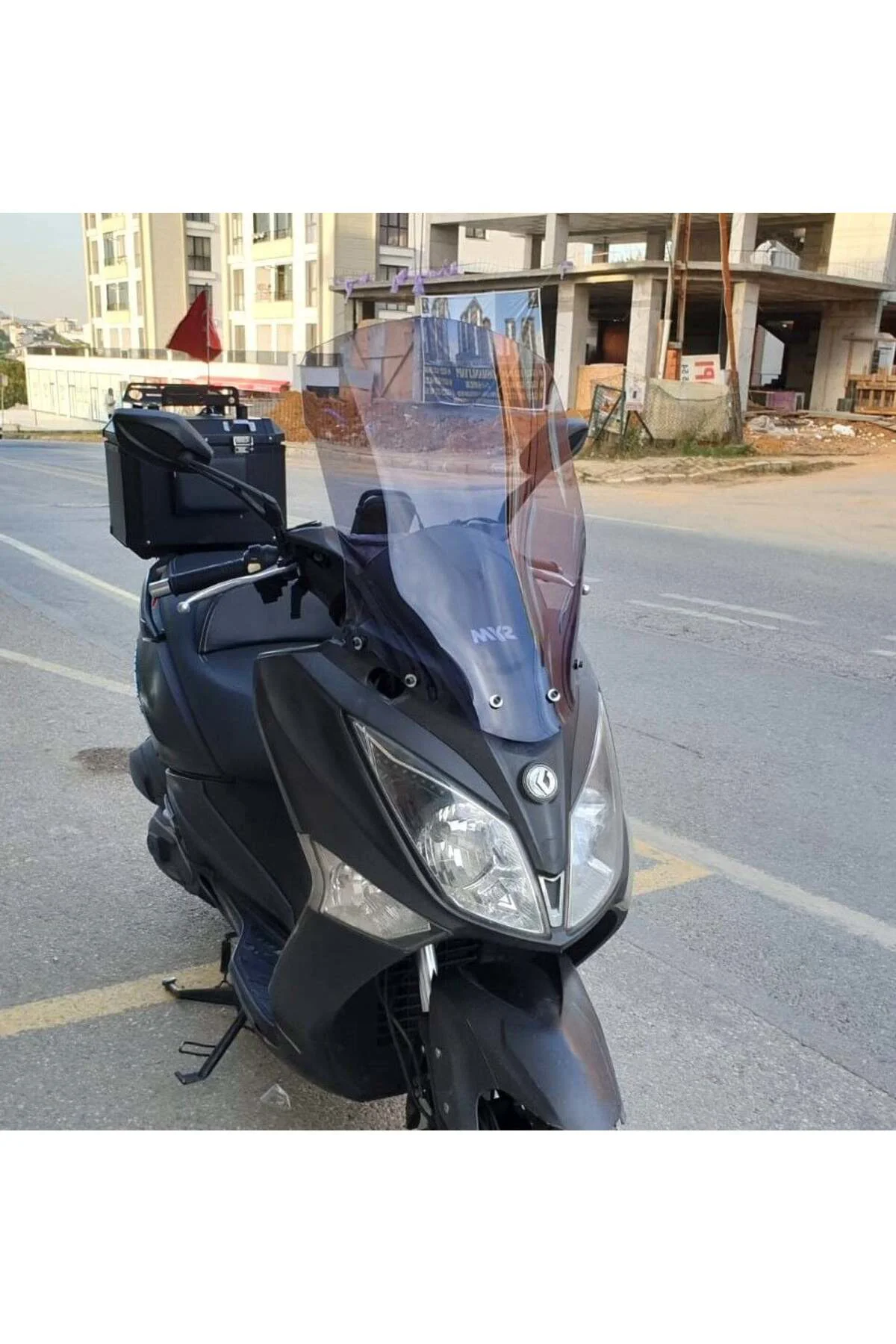 SYM Joymax 250 İ Ön Cam 2013-2016 Model 65cm Füme Renkli 4mm ORTA