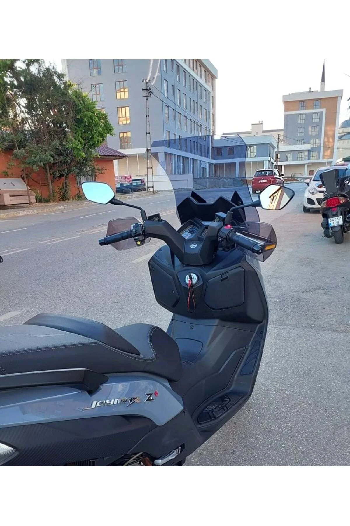 SYM Joymax Z Plus Ön Cam 2023-2026 Model 70cm Füme Renkli 4mm