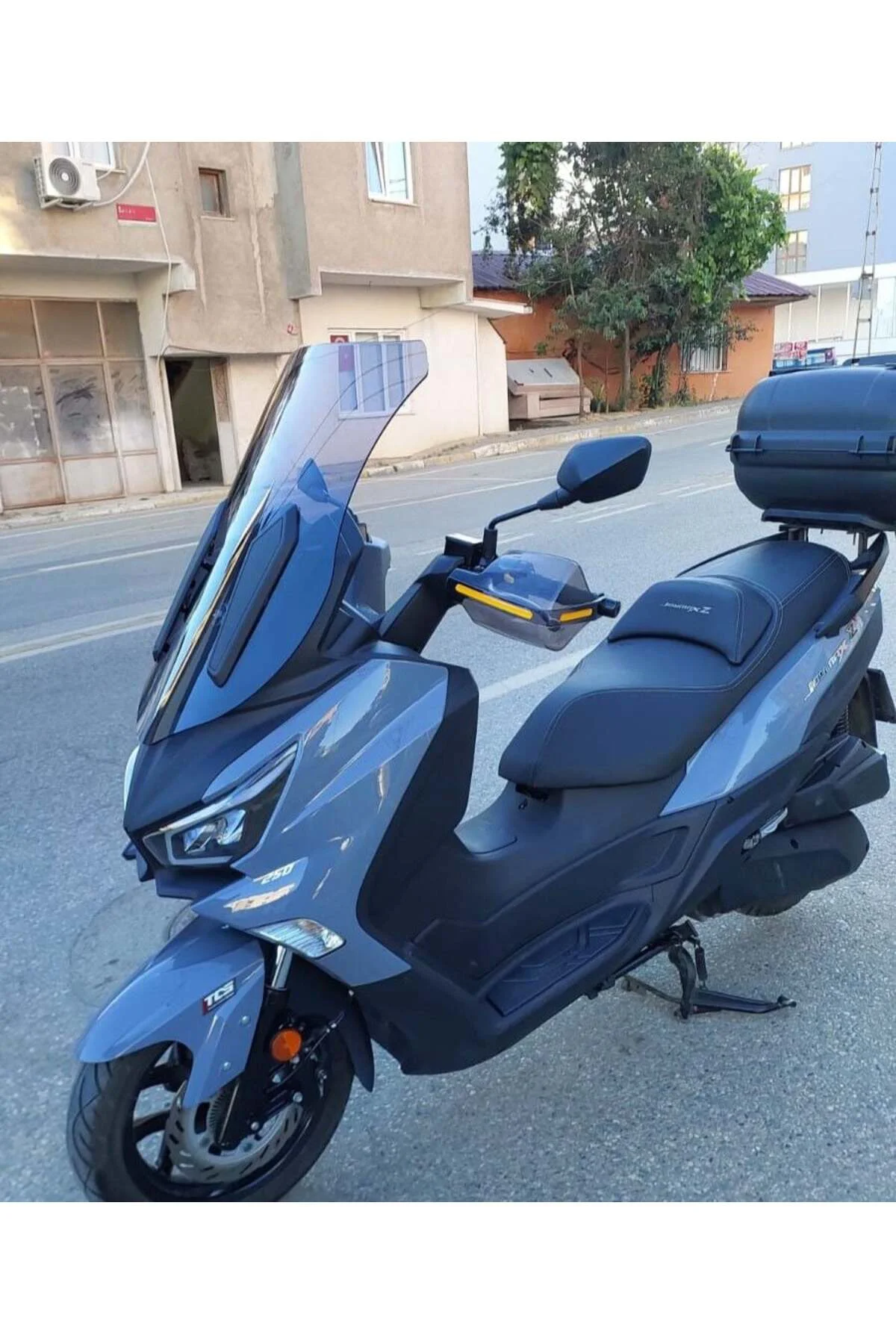 SYM Joymax Z Plus Ön Cam 2023-2026 Model 70cm Füme Renkli 4mm