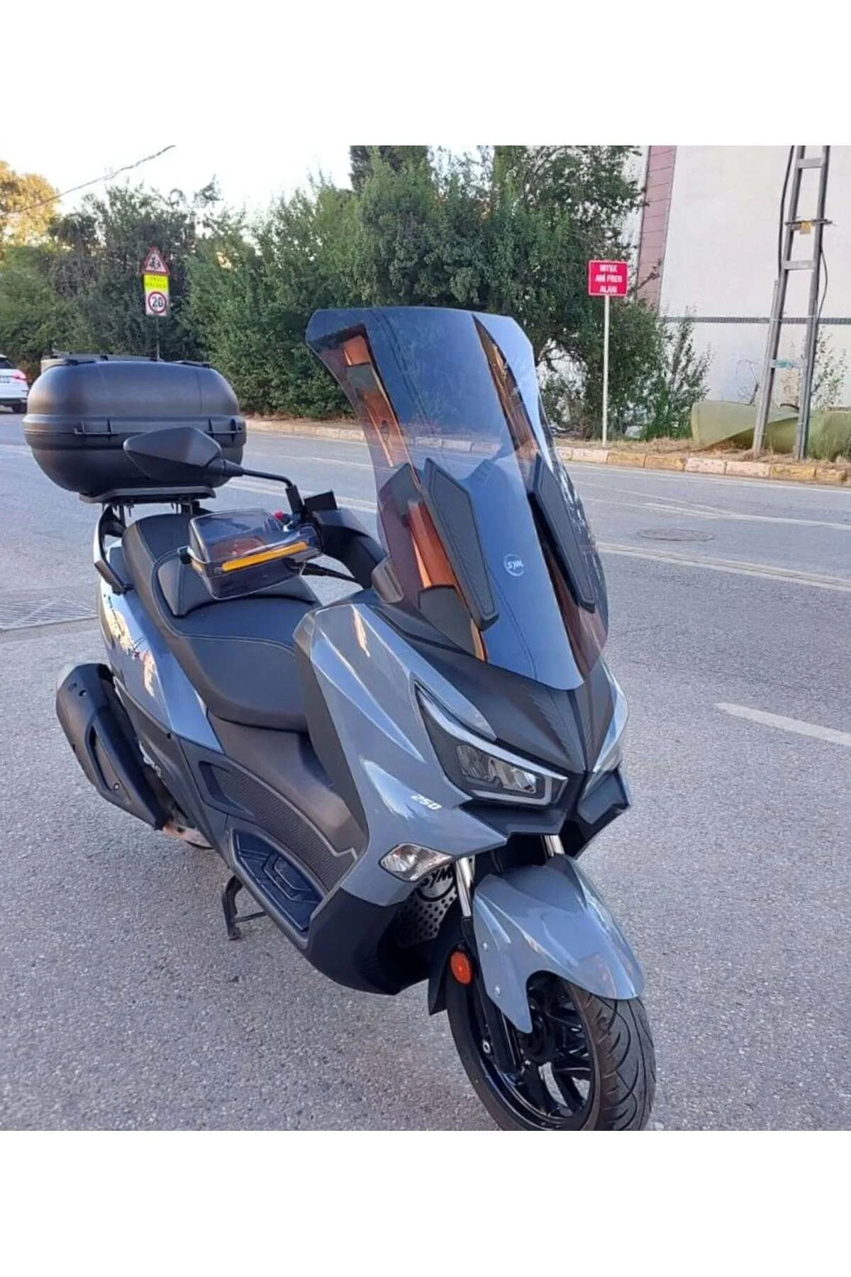 SYM Joymax Z Plus Ön Cam 2023-2026 Model 70cm Füme Renkli 4mm