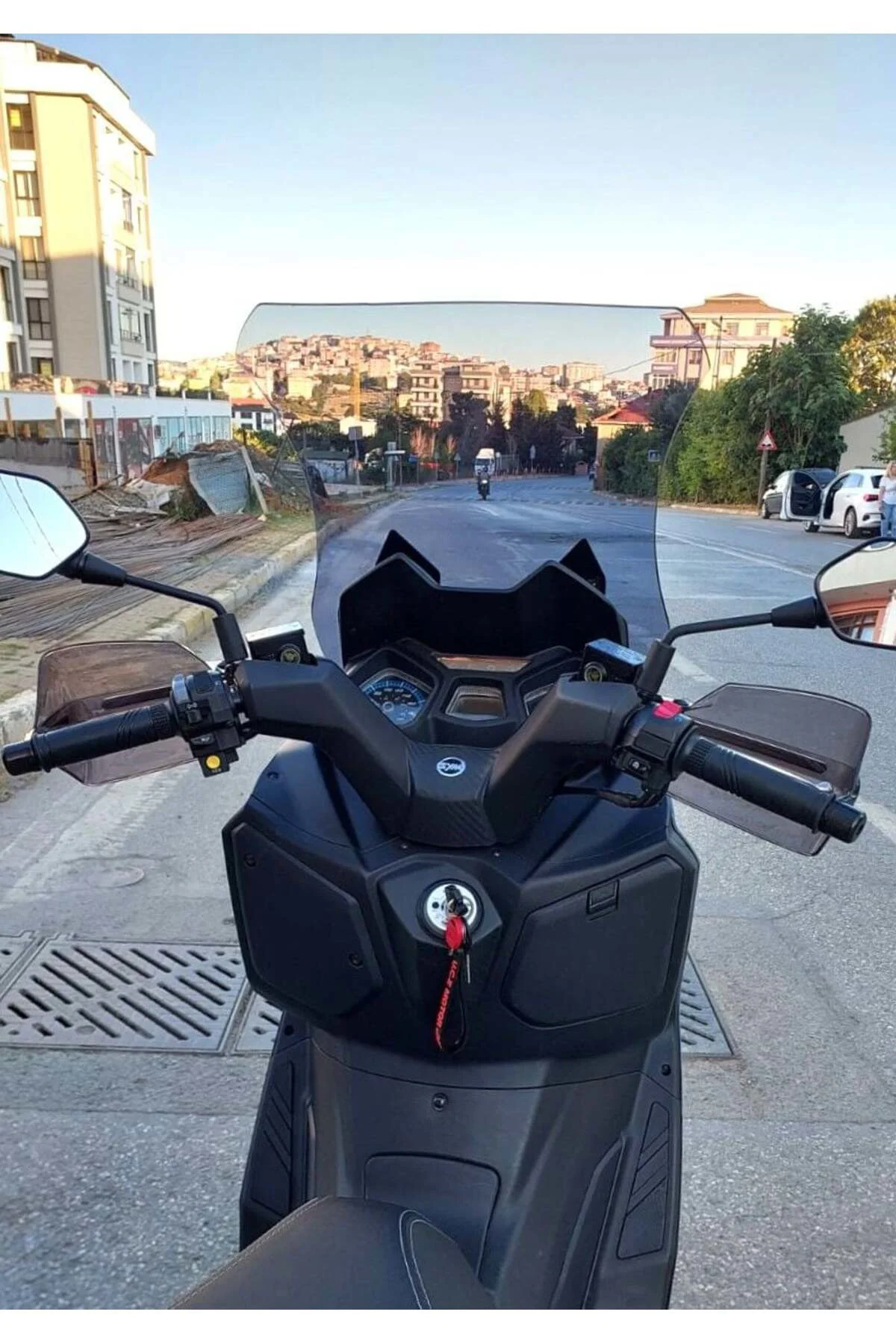 SYM Joymax Z Plus Ön Cam 2023-2026 Model 70cm Füme Renkli 4mm