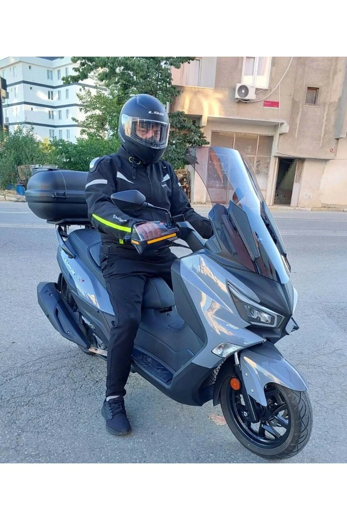 SYM Joymax Z Plus Ön Cam 2023-2026 Model 70cm Füme Renkli 4mm